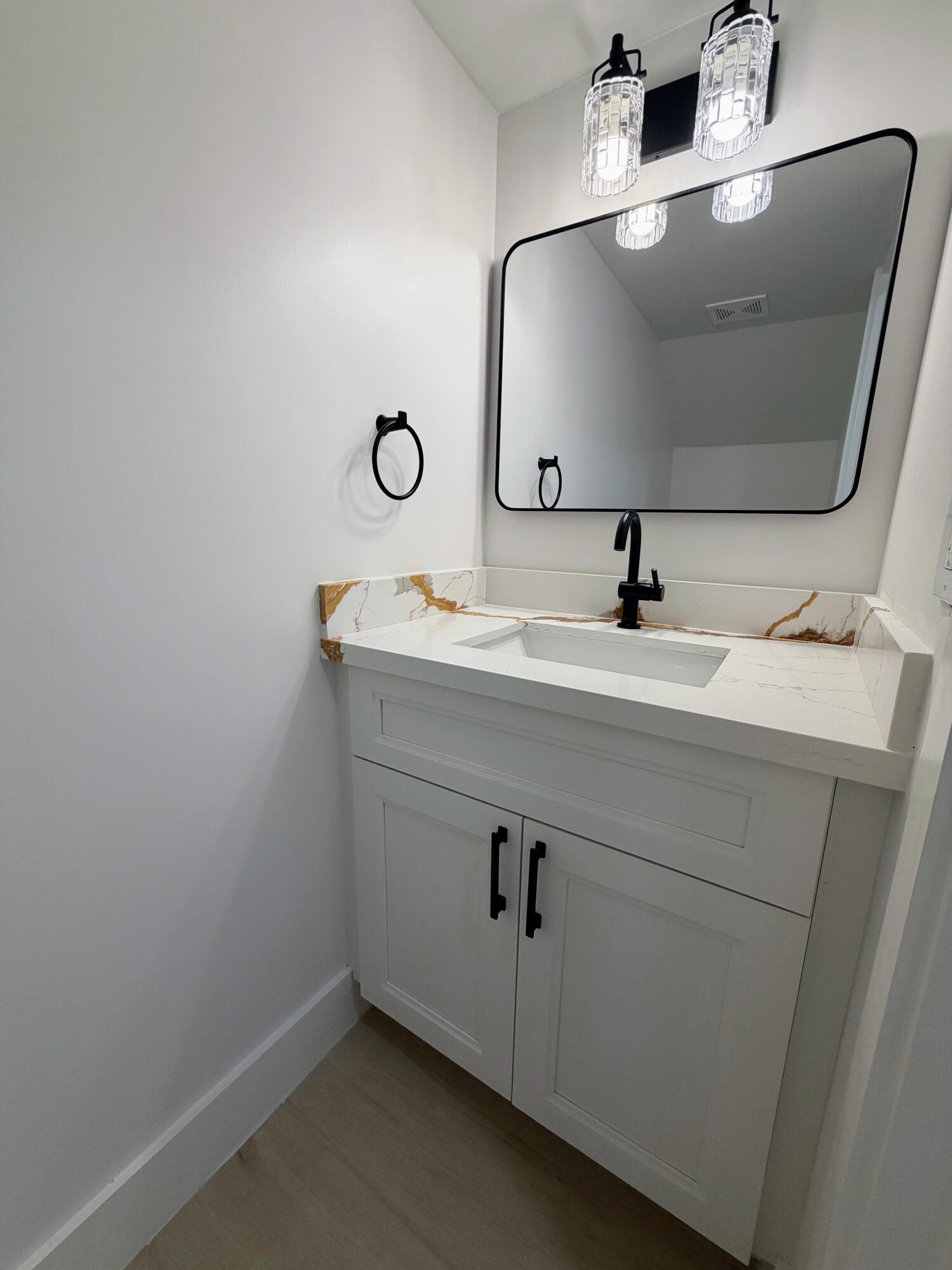 575 NE 7th #4b Fort Lauderdale, FL 33301