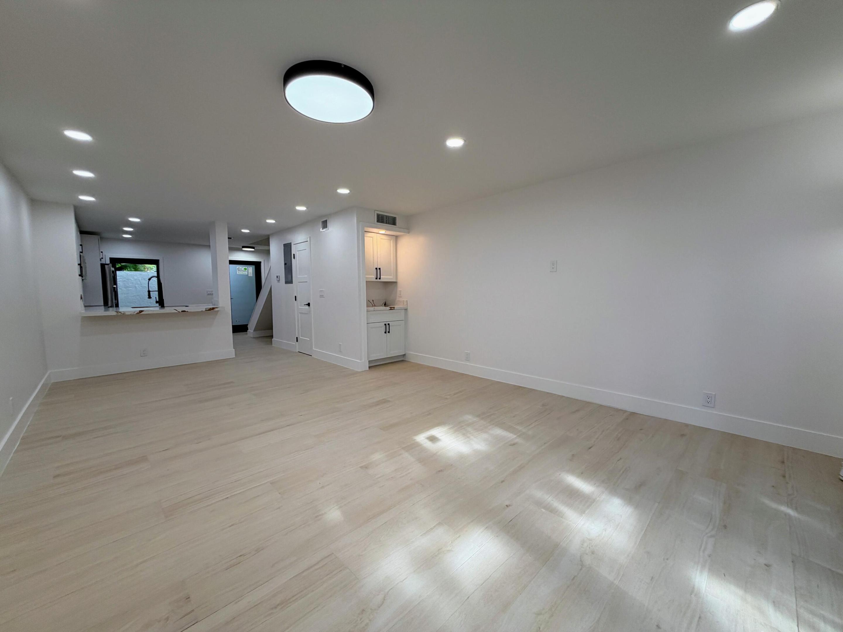 575 NE 7th #4b Fort Lauderdale, FL 33301