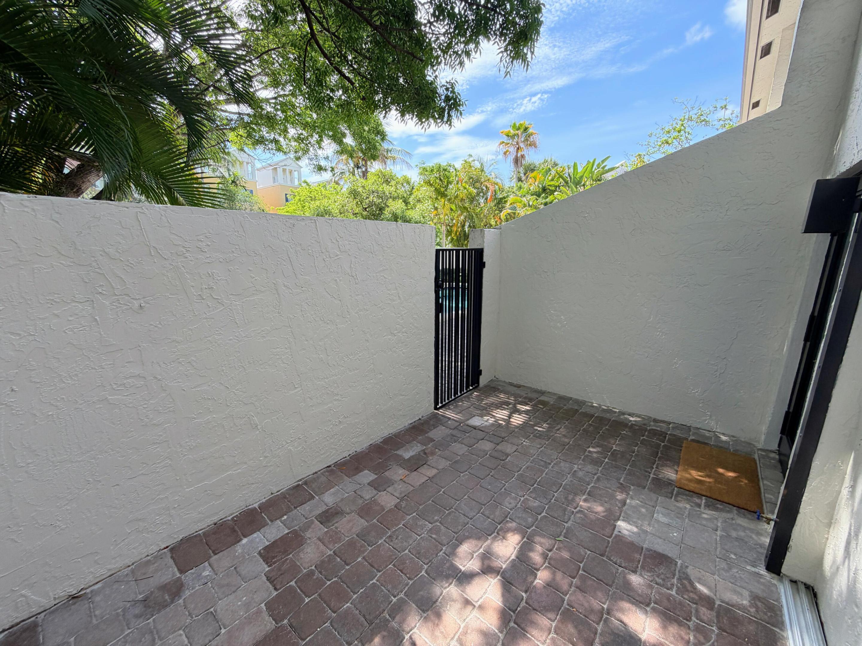 575 NE 7th #4b Fort Lauderdale, FL 33301