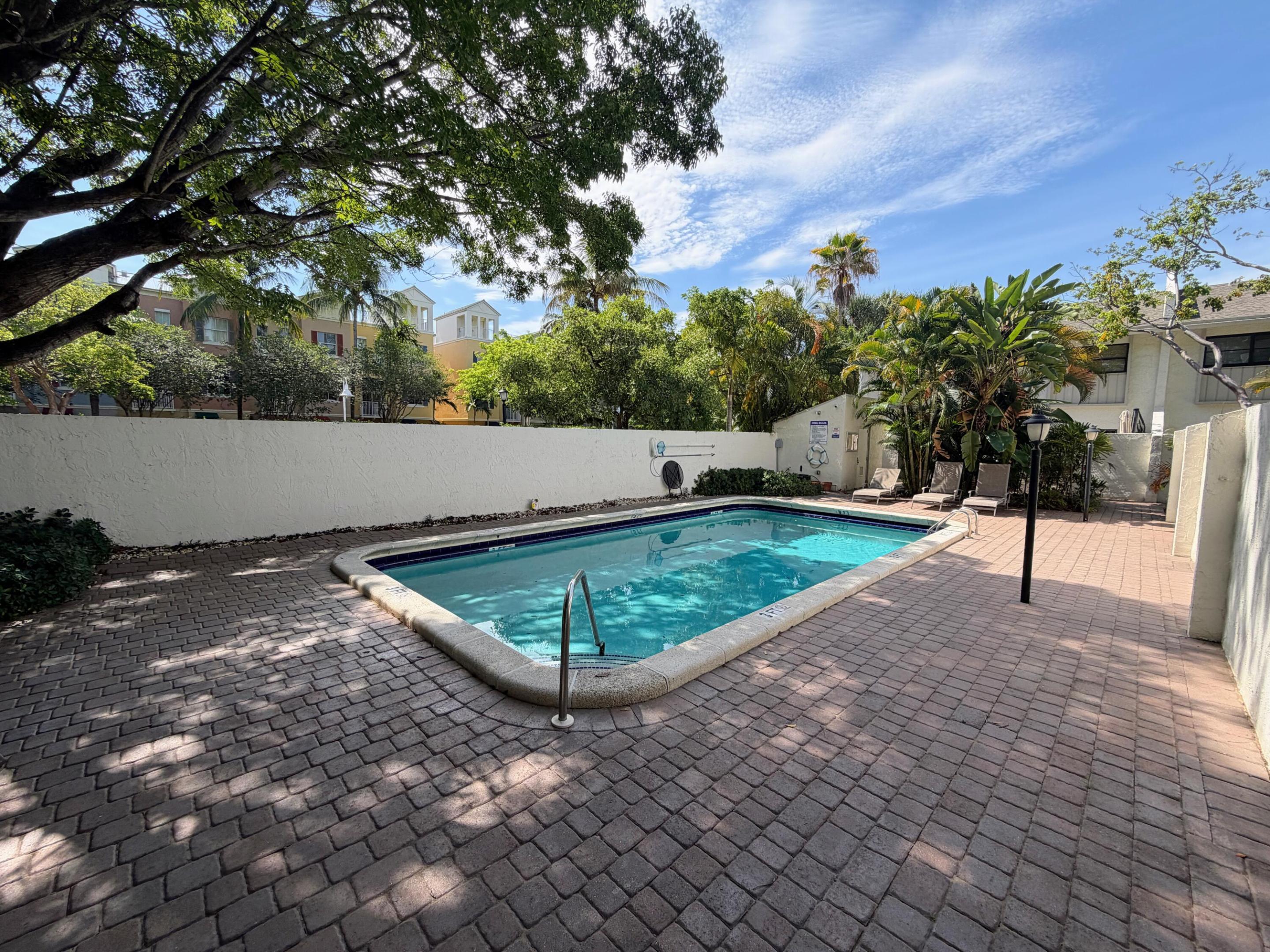 575 NE 7th #4b Fort Lauderdale, FL 33301