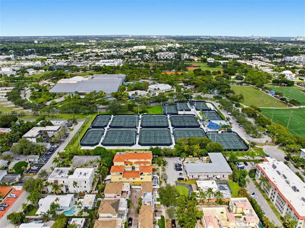 575 NE 7th #4b Fort Lauderdale, FL 33301