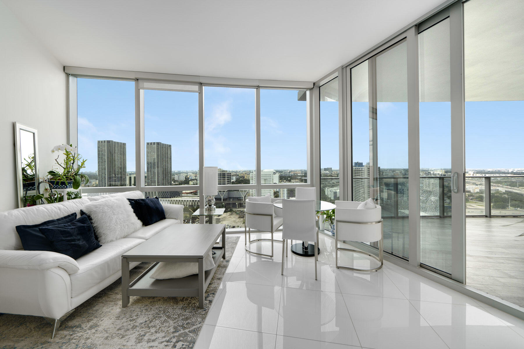 image Paramount Miami Worldcenter0