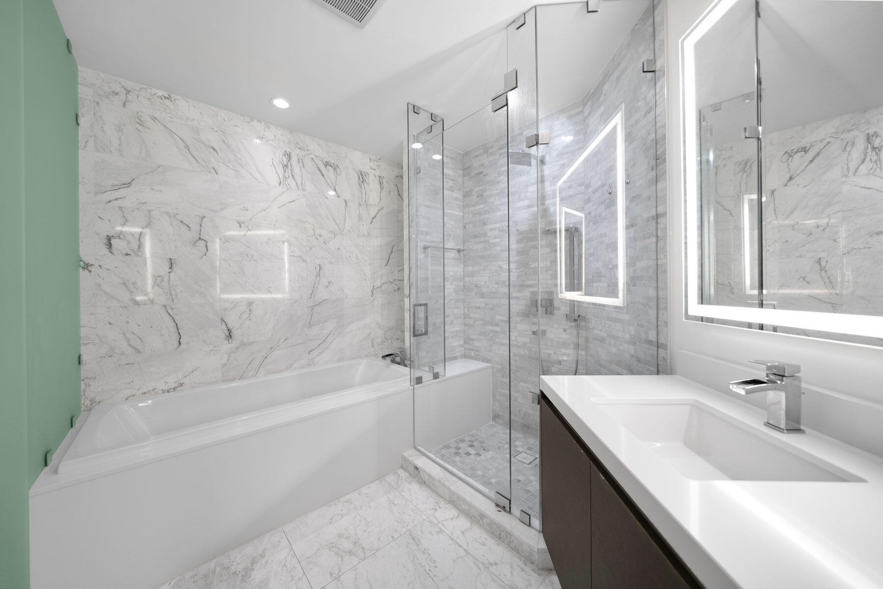 851 NE 1st #2410 Miami, FL 33132