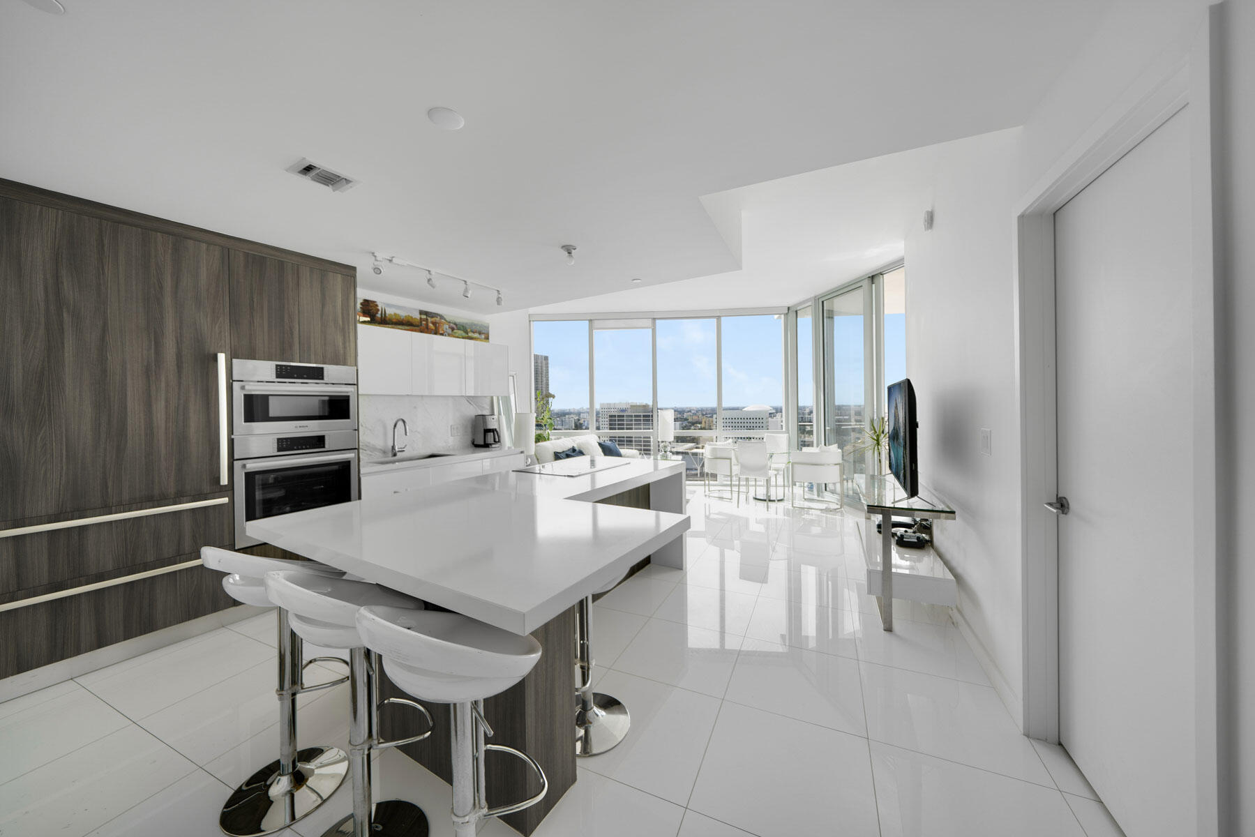 851 NE 1st #2410 Miami, FL 33132