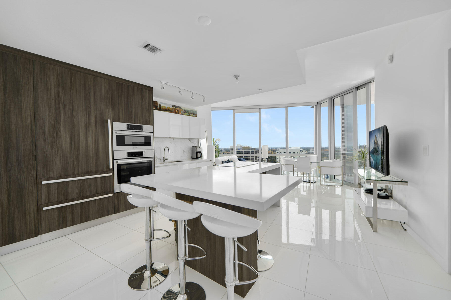 851 NE 1st #2410 Miami, FL 33132