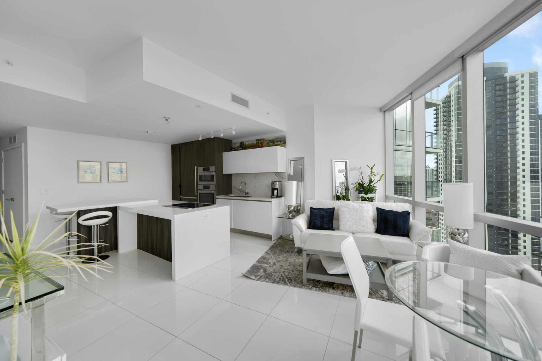 851 NE 1st #2410 Miami, FL 33132