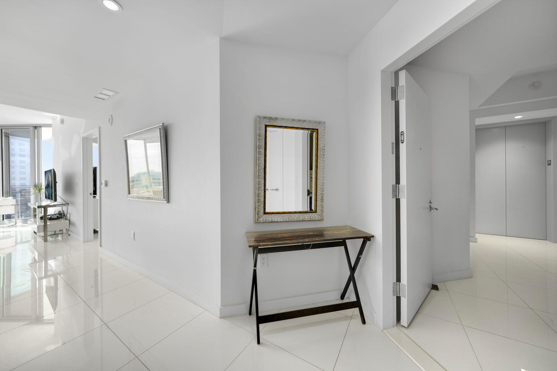 851 NE 1st #2410 Miami, FL 33132