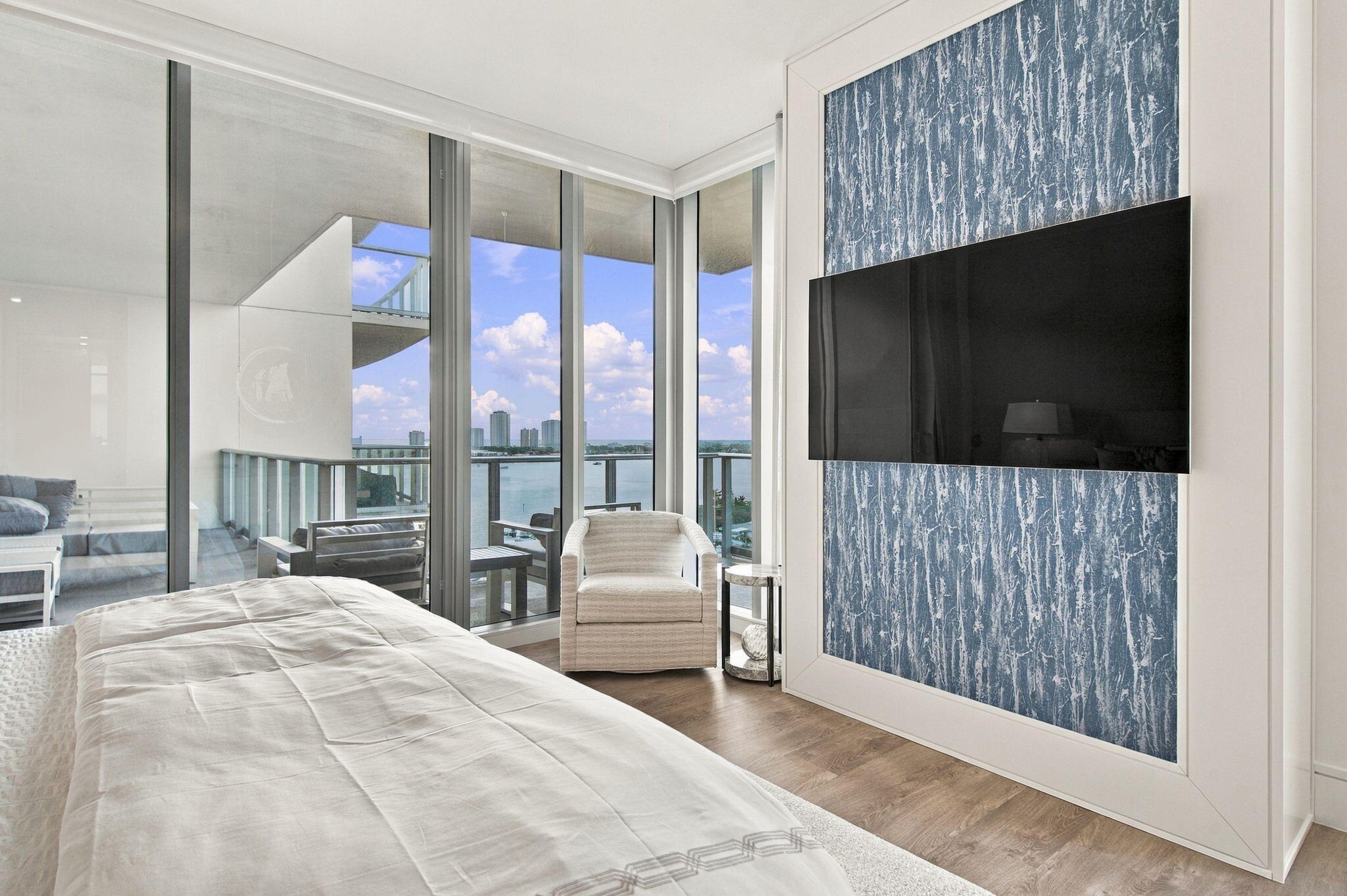 220 Lake Shr Dr #1423 West Palm Beach, FL 33403