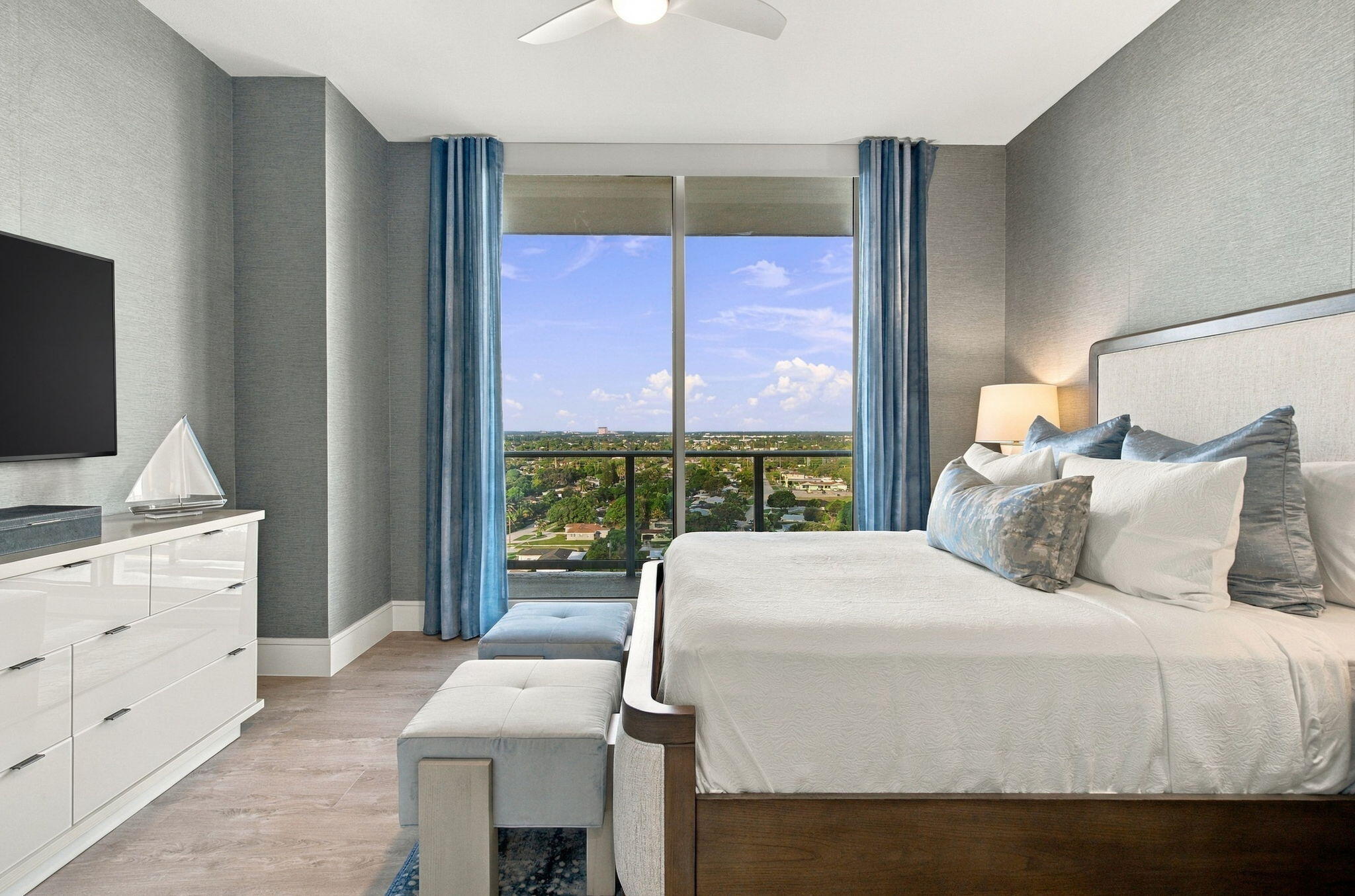 220 Lake Shr Dr #1423 West Palm Beach, FL 33403