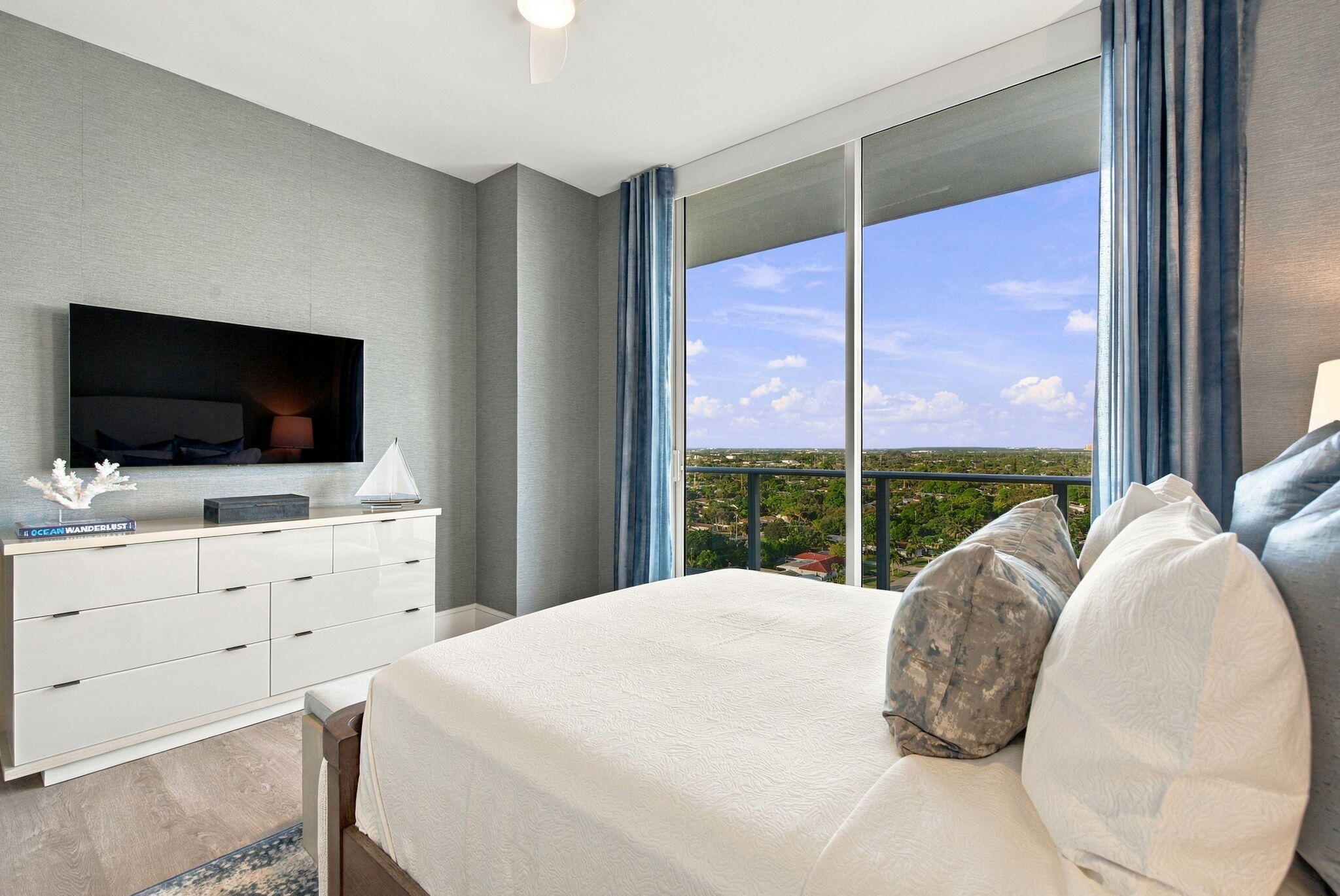 220 Lake Shr Dr #1423 West Palm Beach, FL 33403