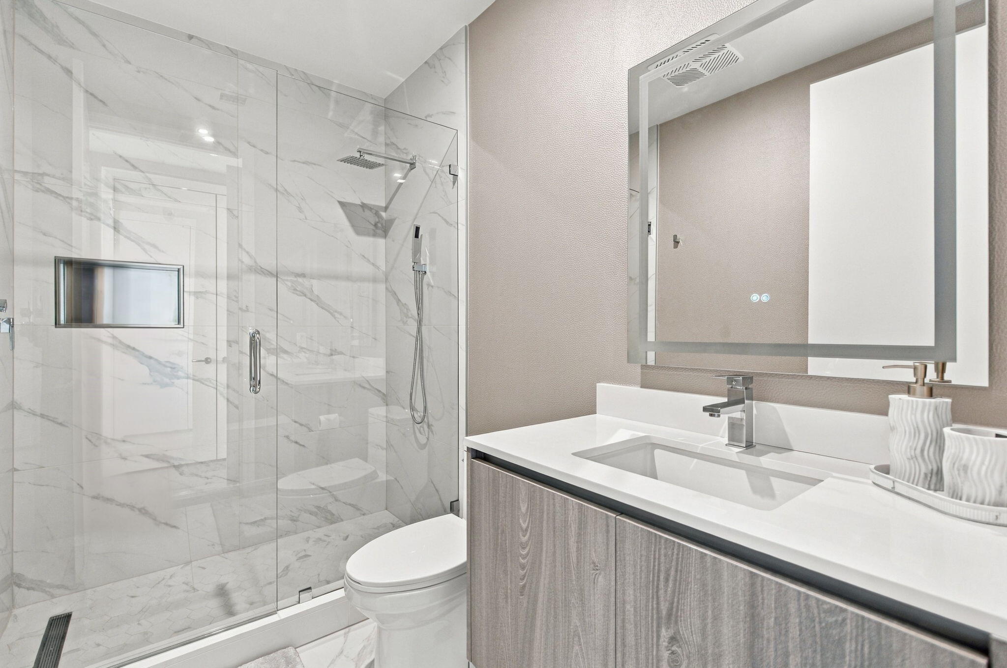 220 Lake Shr Dr #1423 West Palm Beach, FL 33403