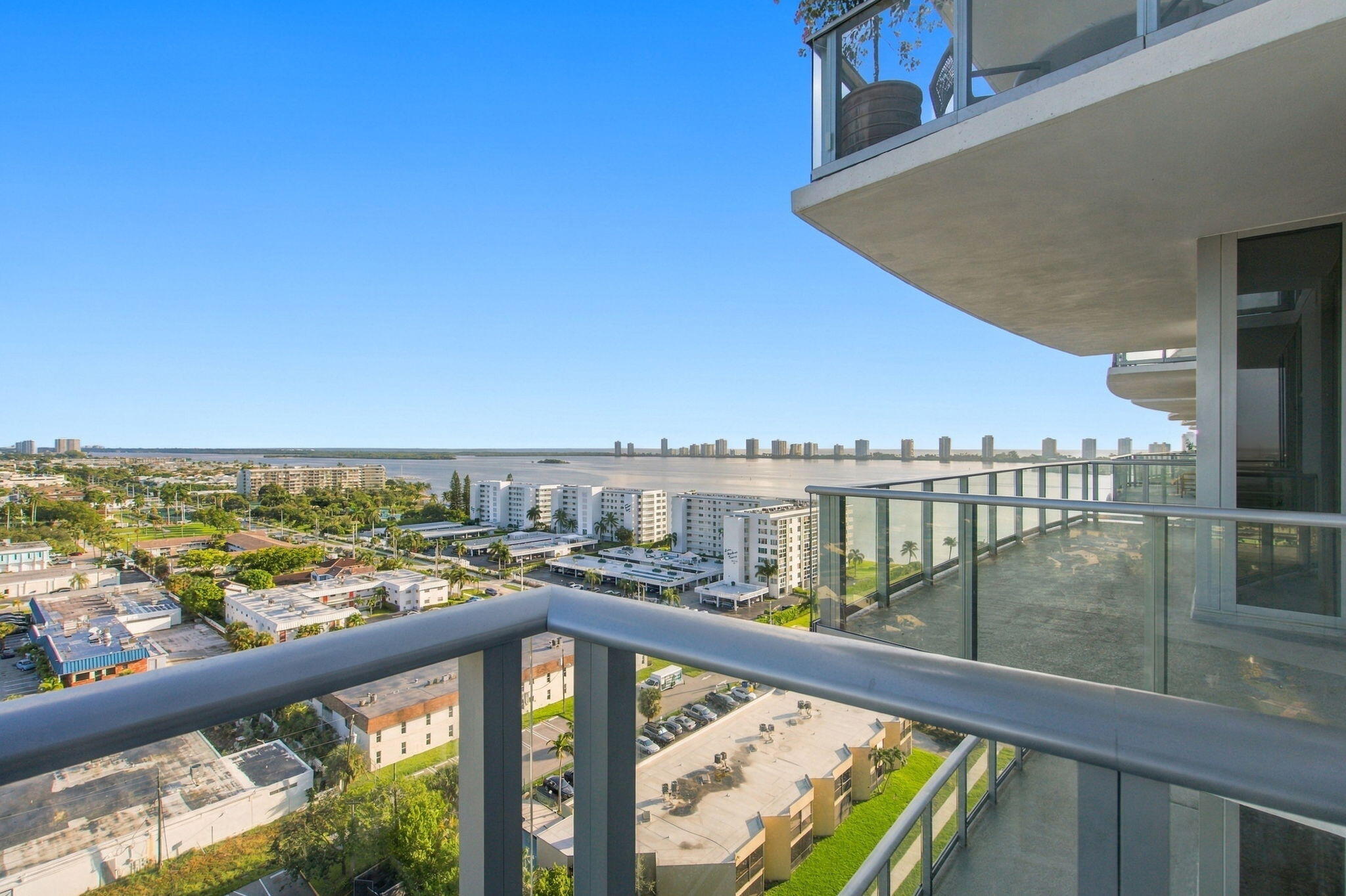 220 Lake Shr Dr #1423 West Palm Beach, FL 33403