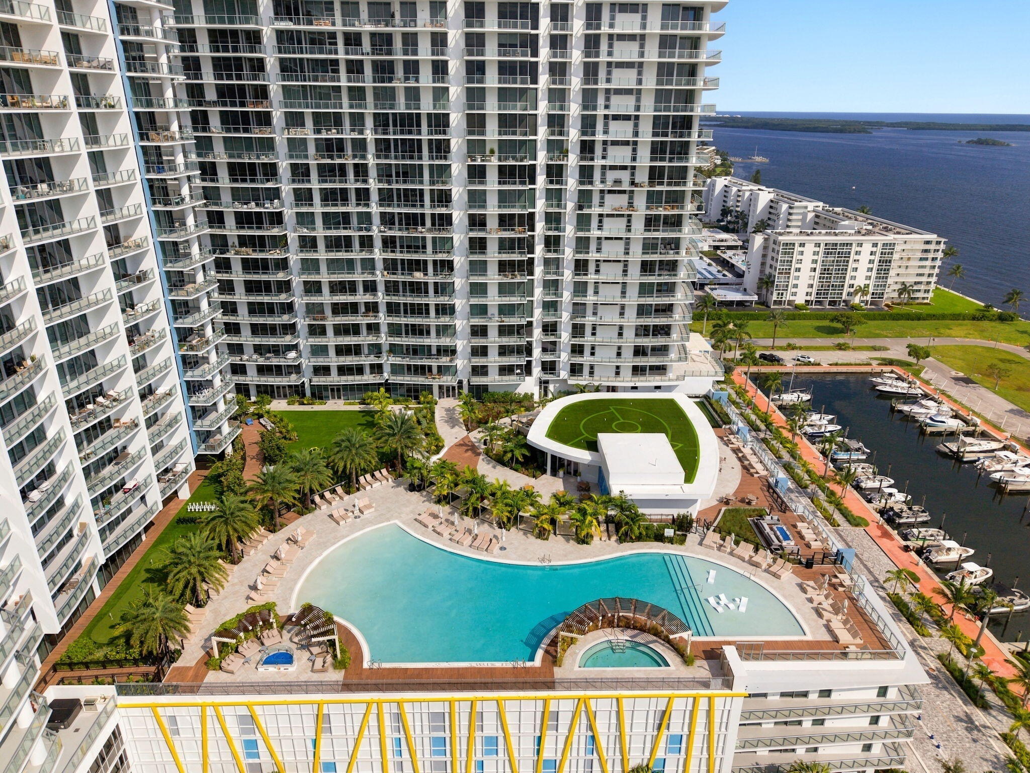 220 Lake Shr Dr #1423 West Palm Beach, FL 33403