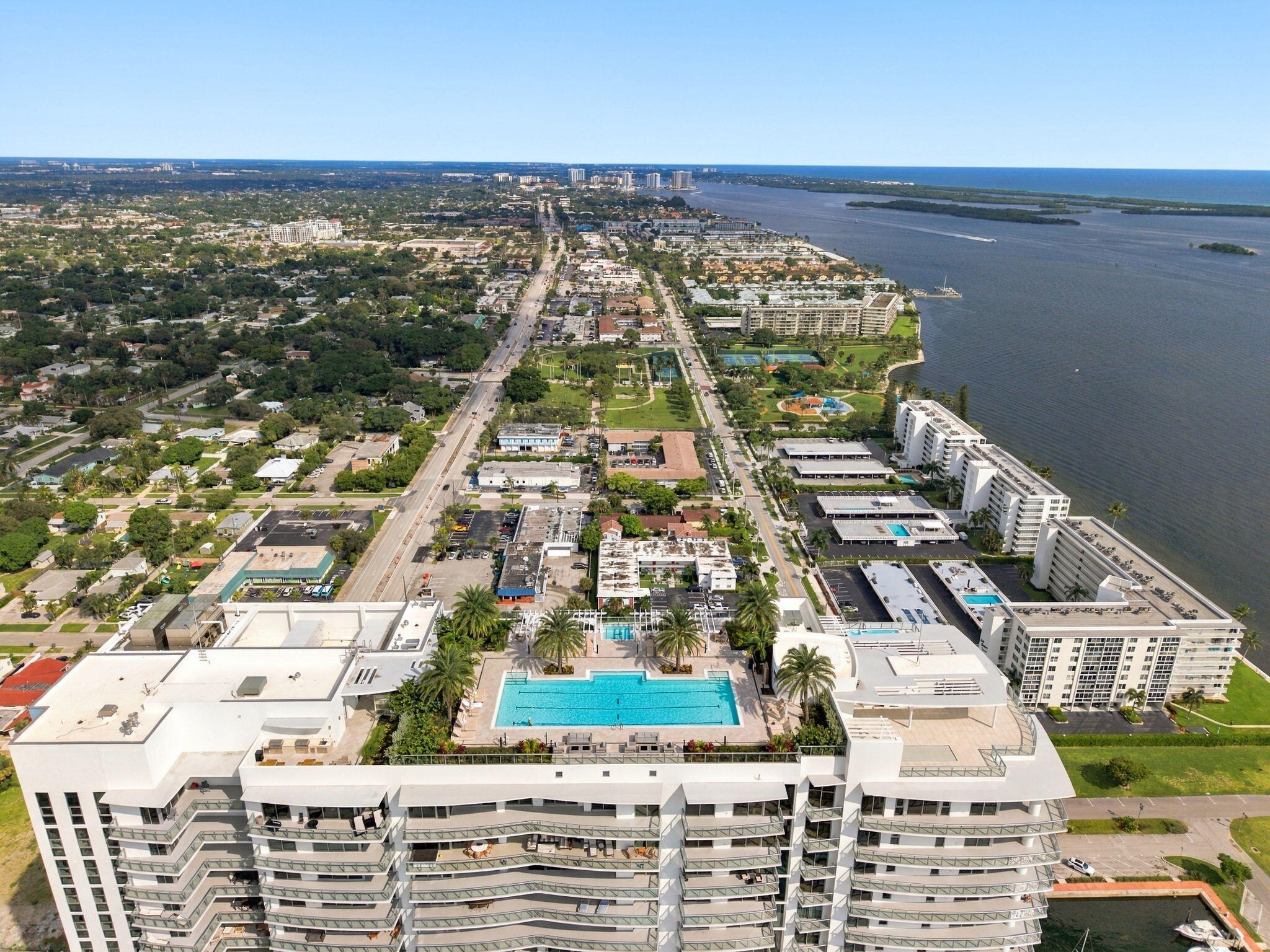 220 Lake Shr Dr #1423 West Palm Beach, FL 33403