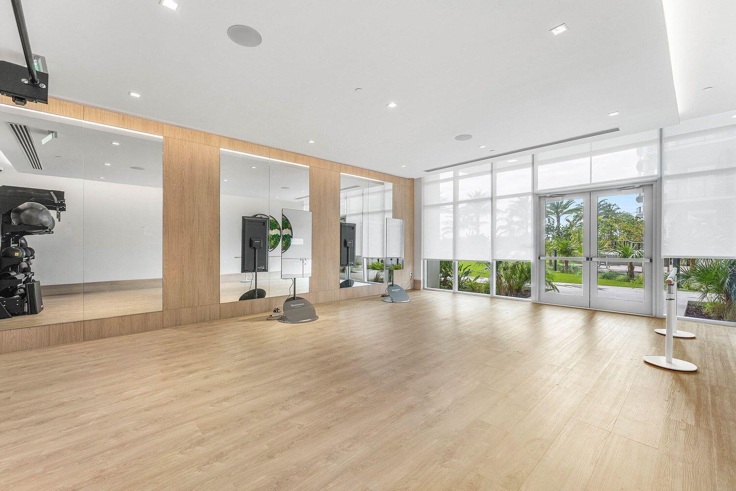 220 Lake Shr Dr #1423 West Palm Beach, FL 33403