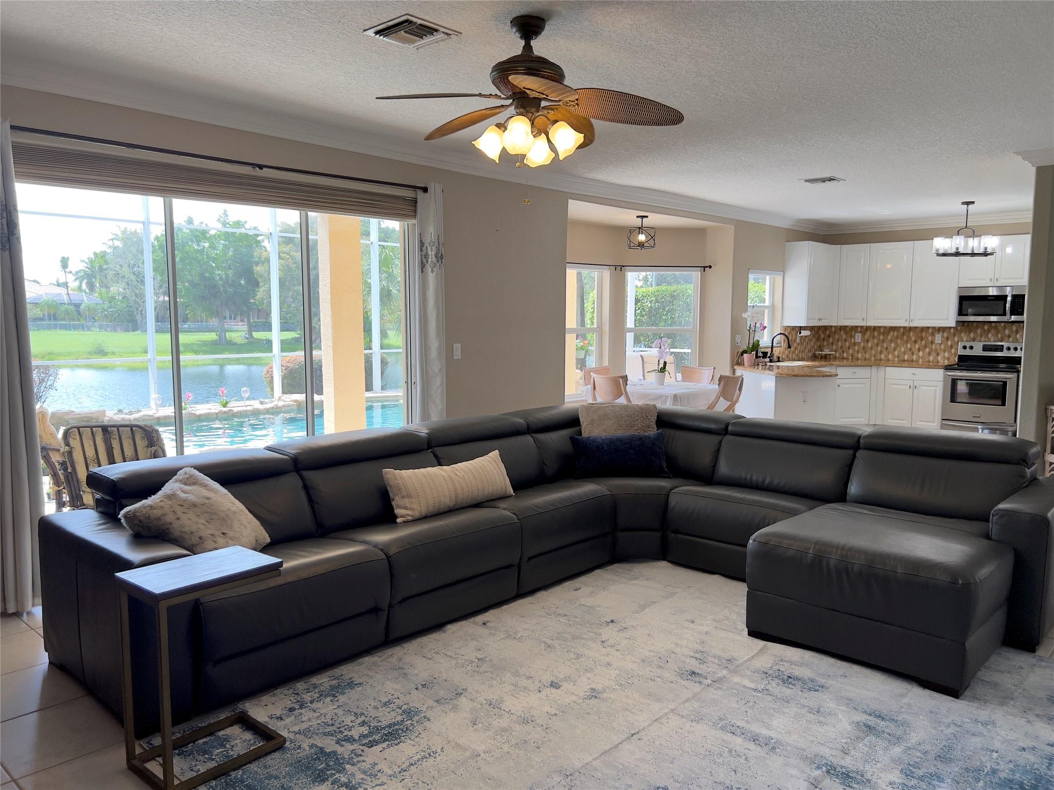 1423 SW 158th Ave Pembroke Pines, FL 33027