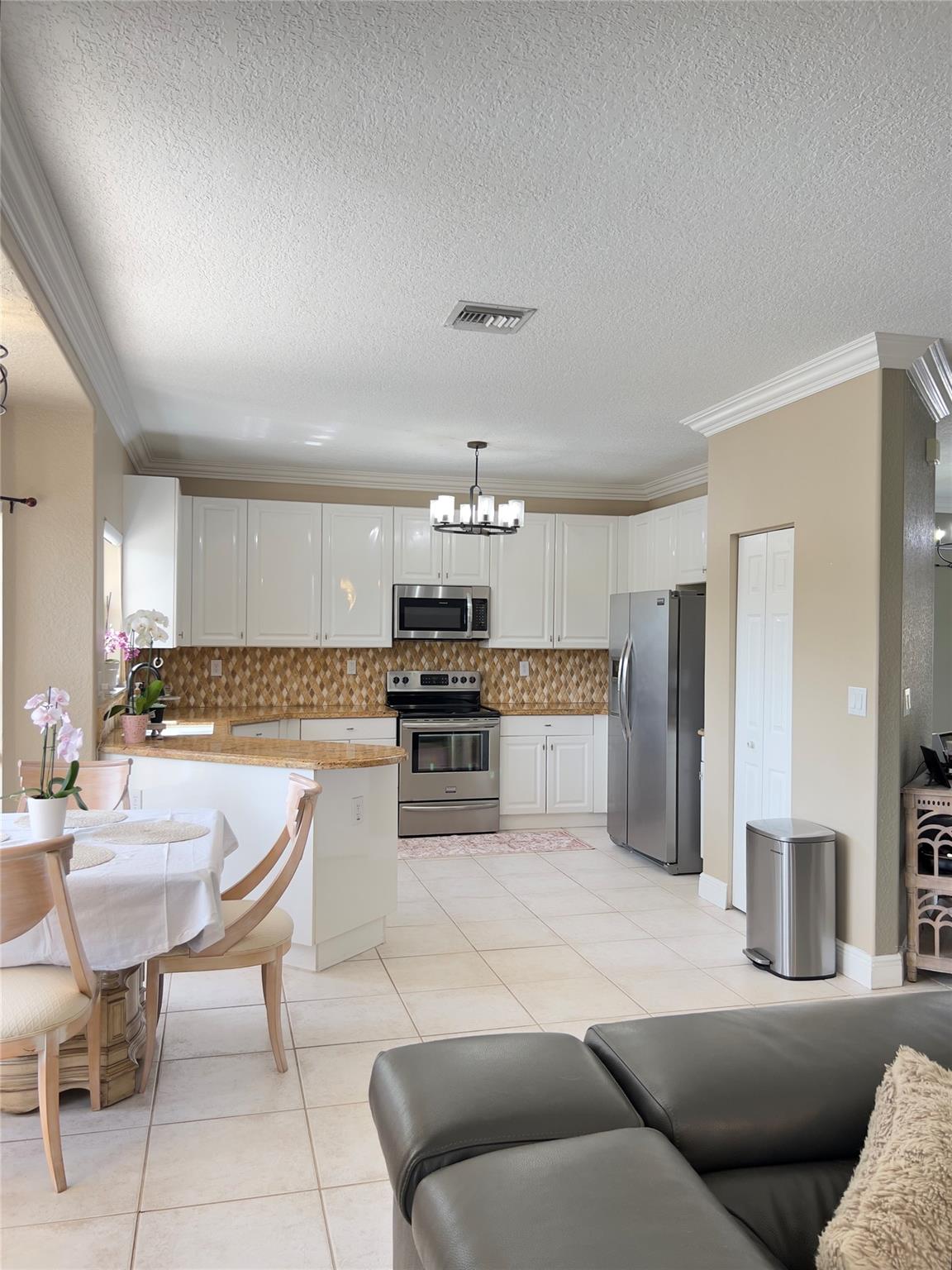 1423 SW 158th Ave Pembroke Pines, FL 33027