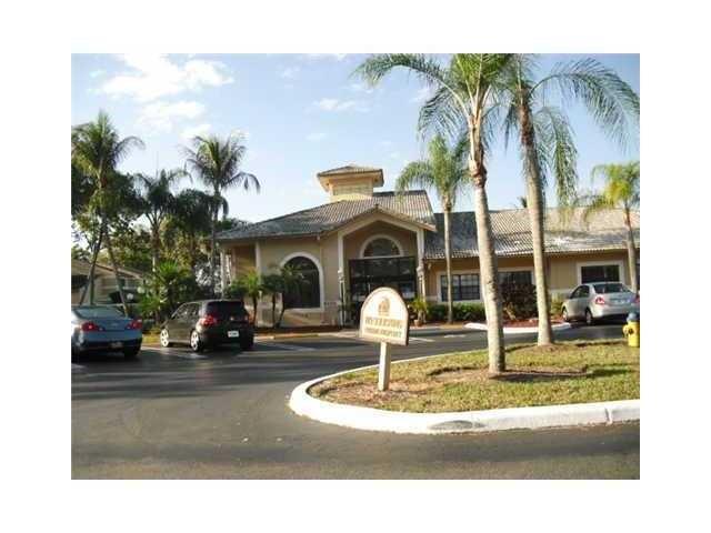 250 Palm Cir #306