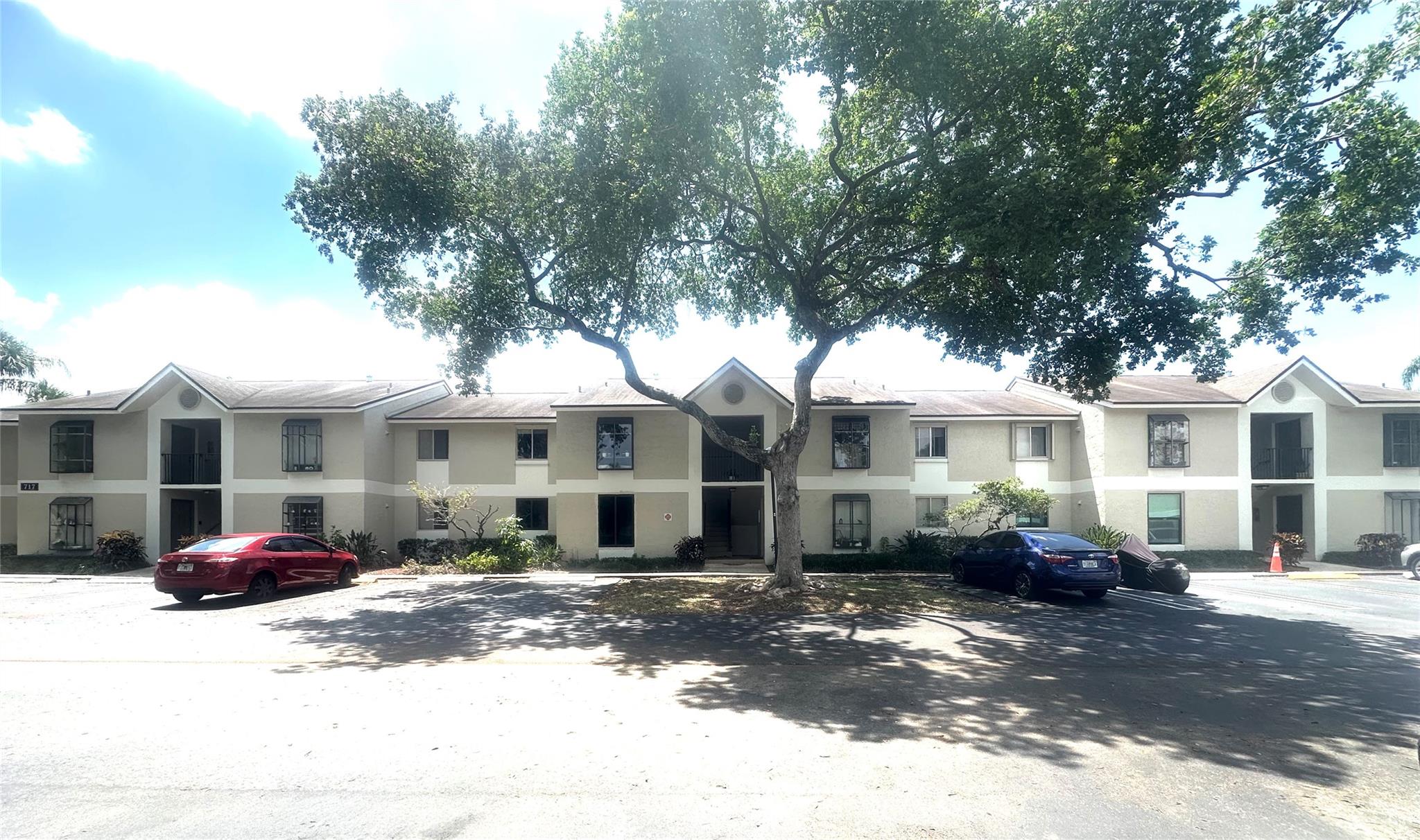717 Gardens Dr #103
