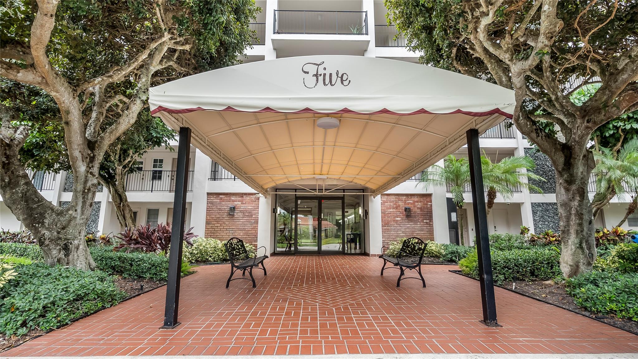 2950 N Palm Aire Dr #206