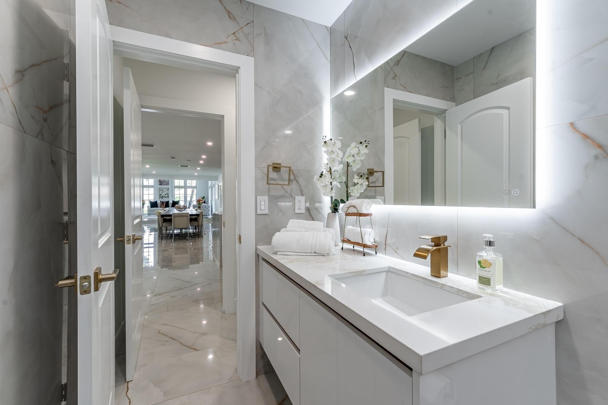 15201 SW 74th Pl Palmetto Bay, FL 33157