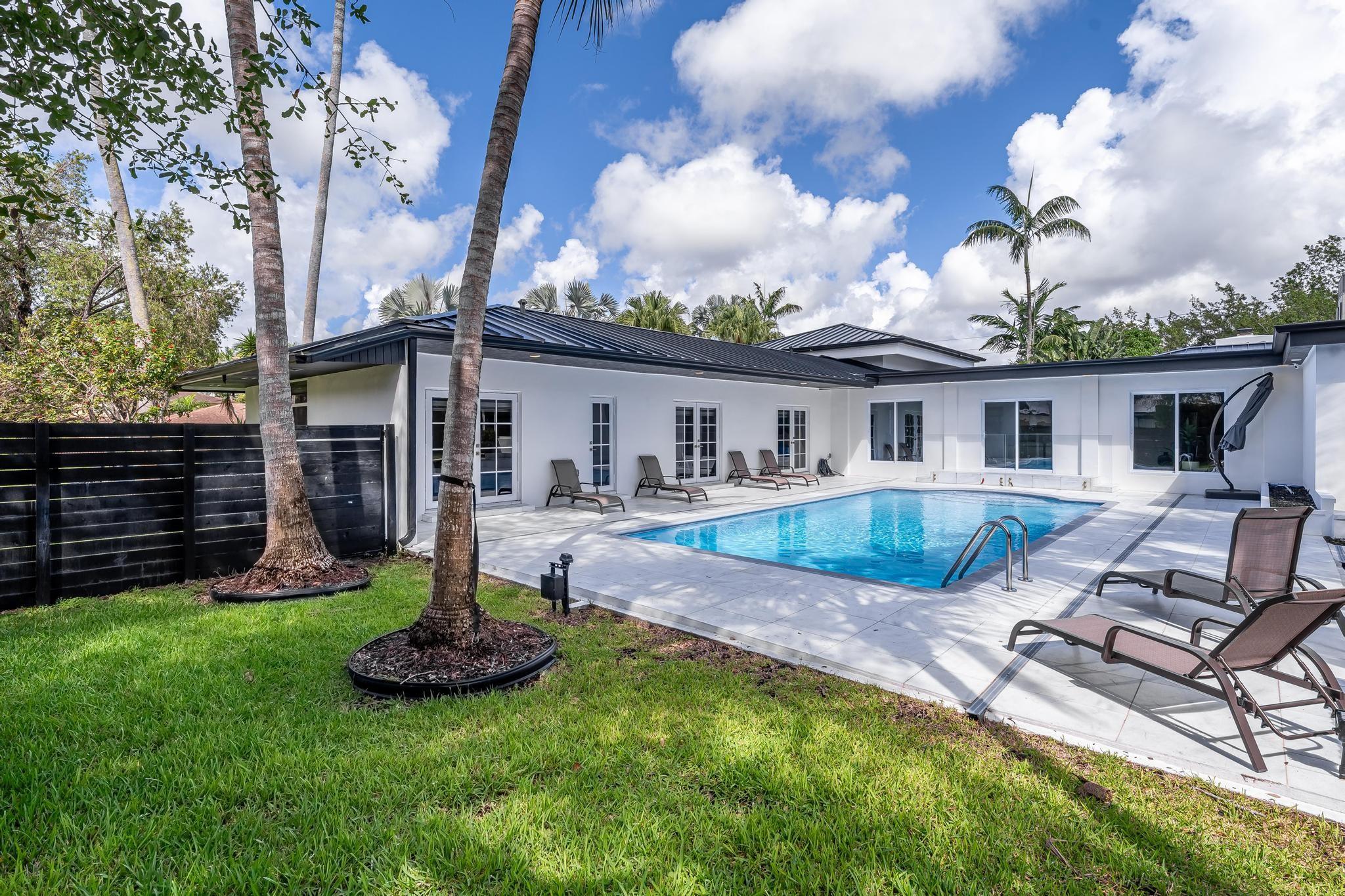 15201 SW 74th Pl Palmetto Bay, FL 33157