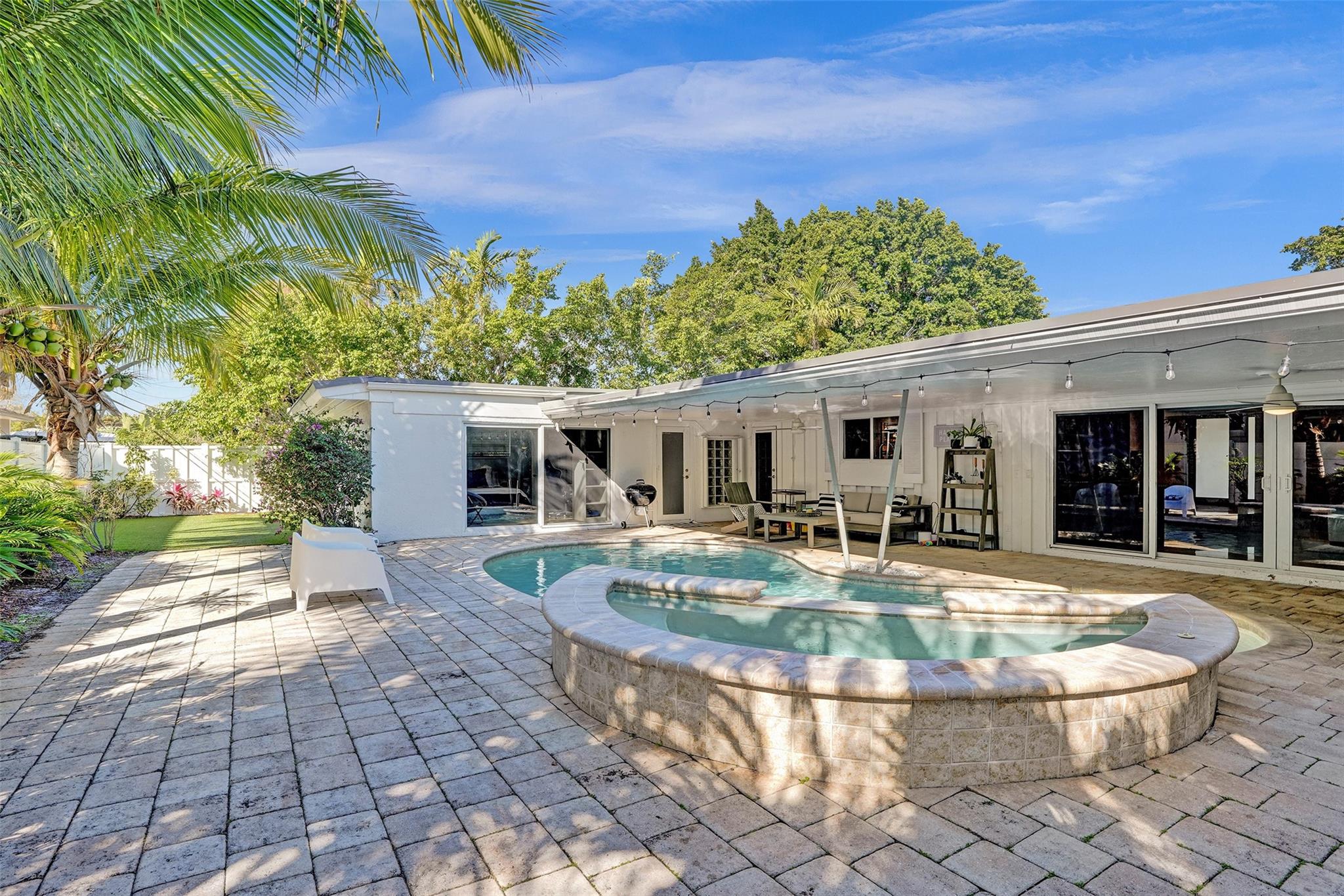 2740 NE 29th St Fort Lauderdale, FL 33306