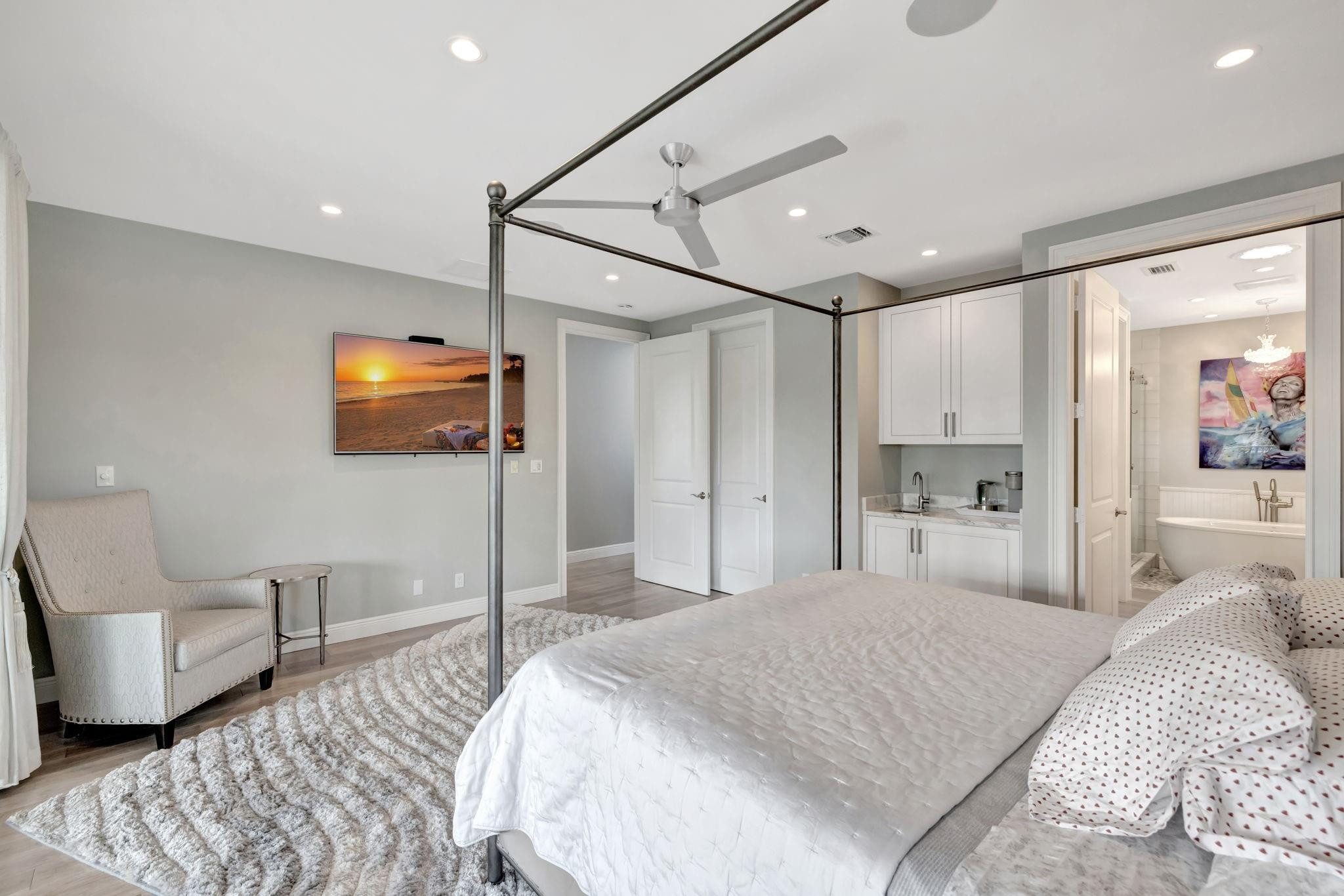 288 S Tradewinds Fort Lauderdale, FL 33308