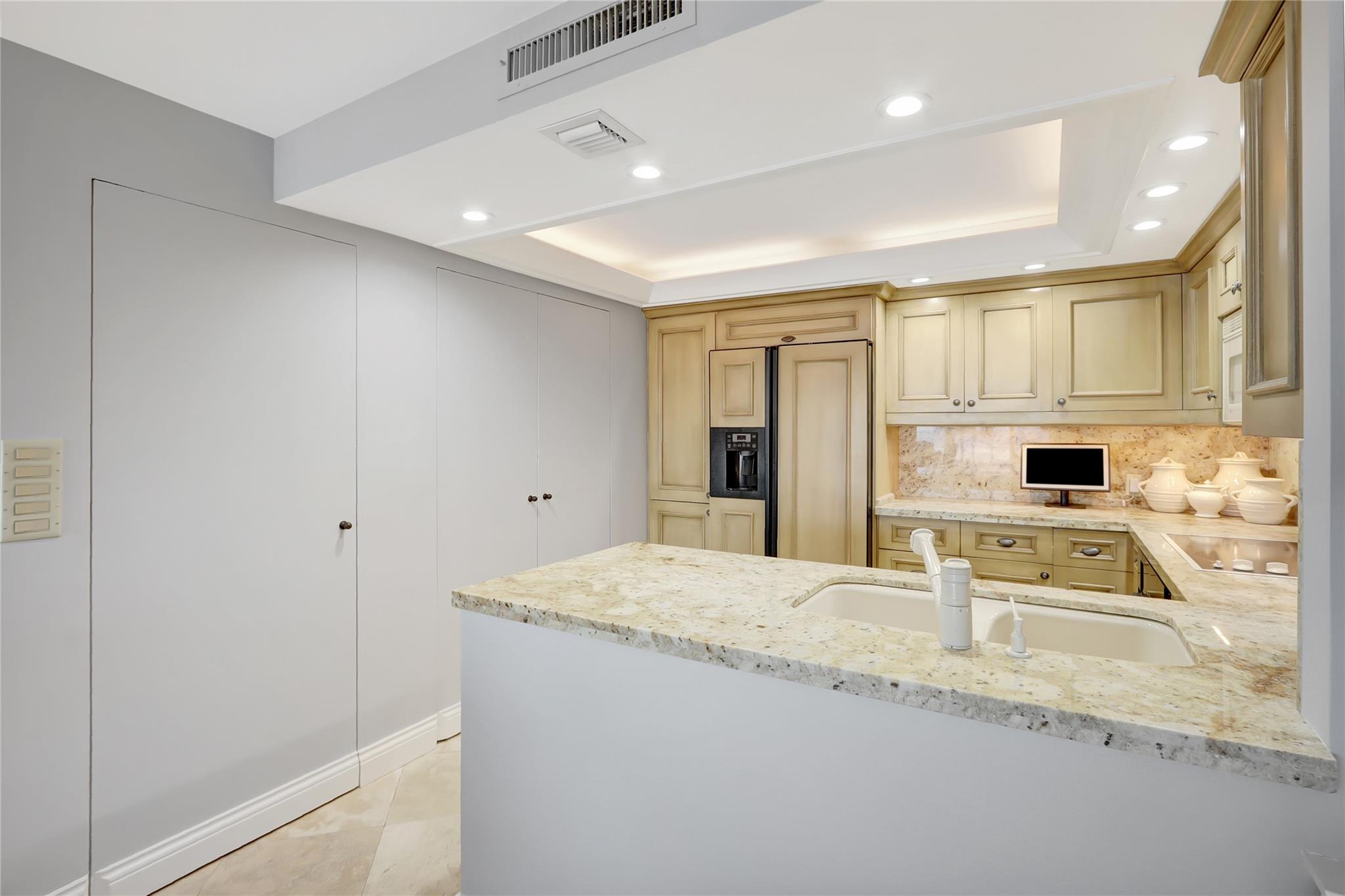 1710 S Ocean Ln #105 & 104 Fort Lauderdale, FL 33316