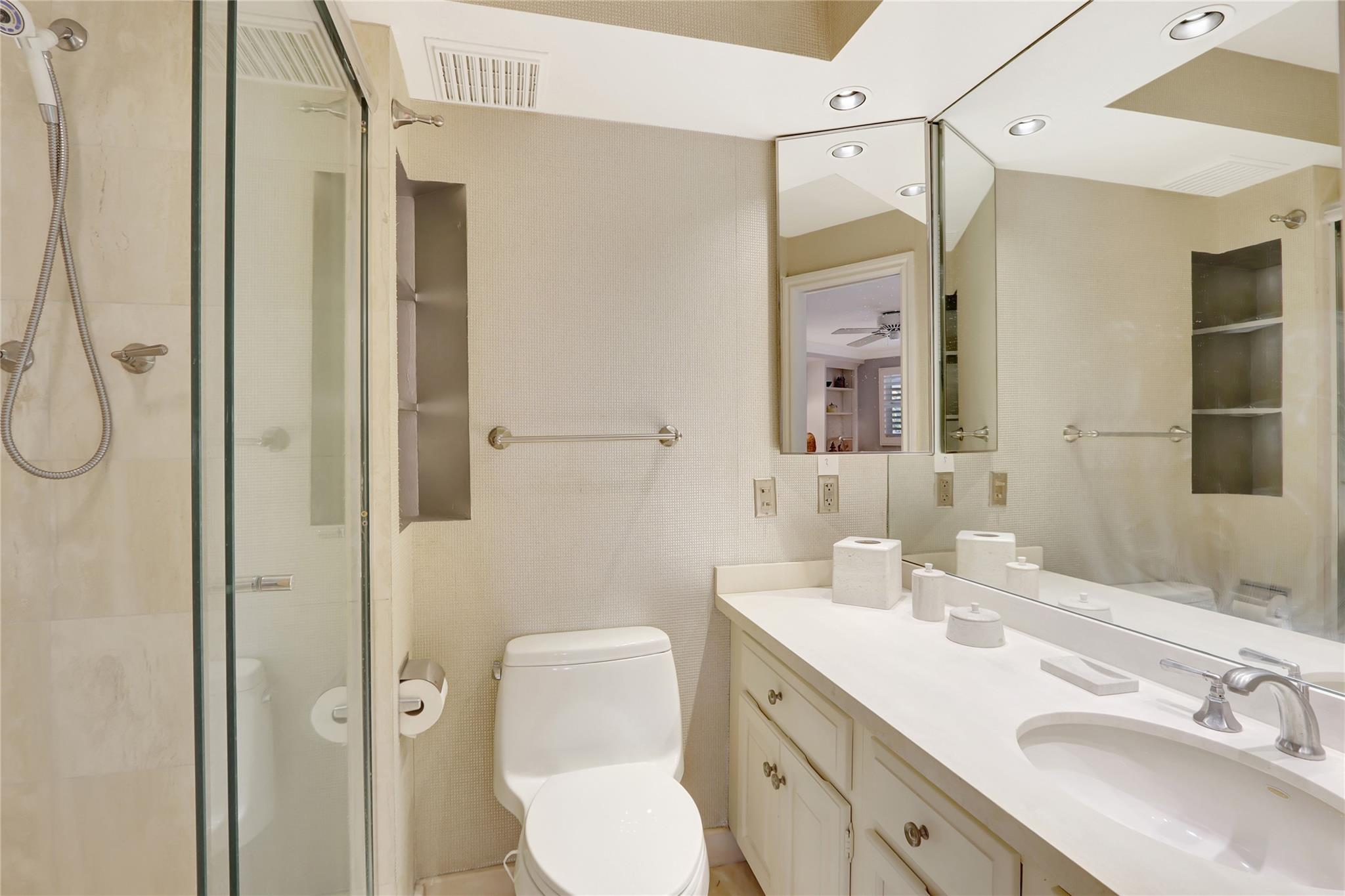 1710 S Ocean Ln #105 & 104 Fort Lauderdale, FL 33316