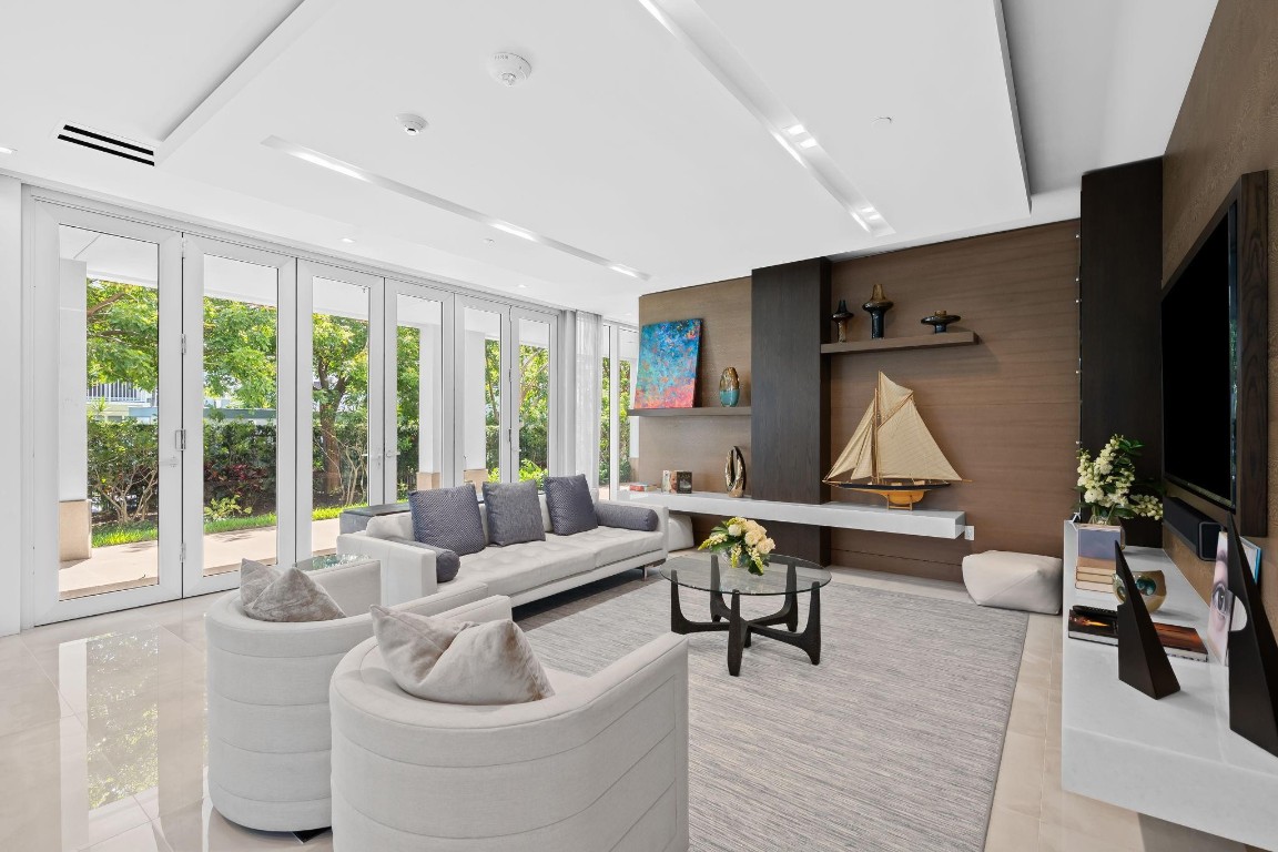 435 Bayshore #503 Fort Lauderdale, FL 33304