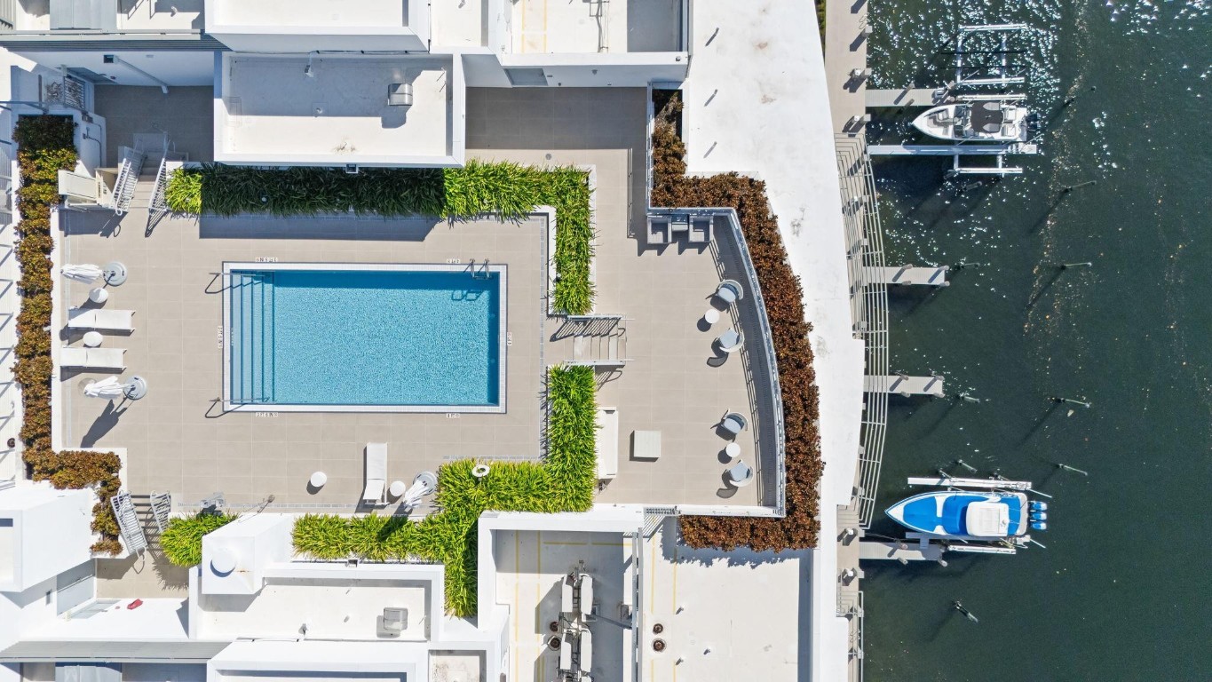 435 Bayshore #503 Fort Lauderdale, FL 33304