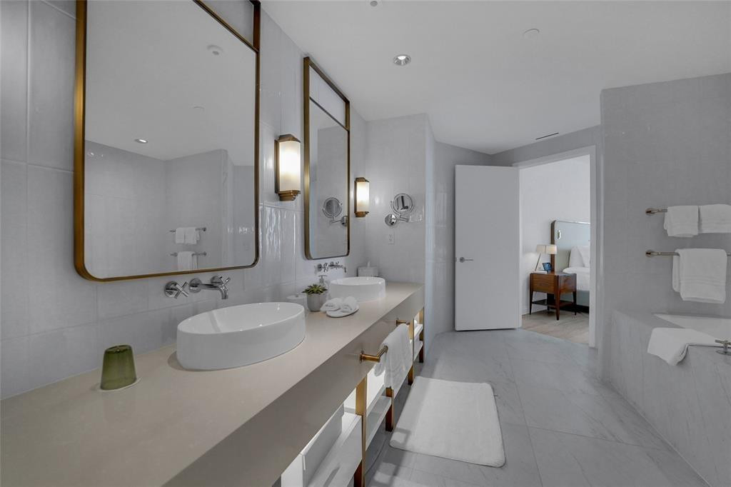 525 N Fort Lauderdale Bch #1204 Fort Lauderdale, FL 33304