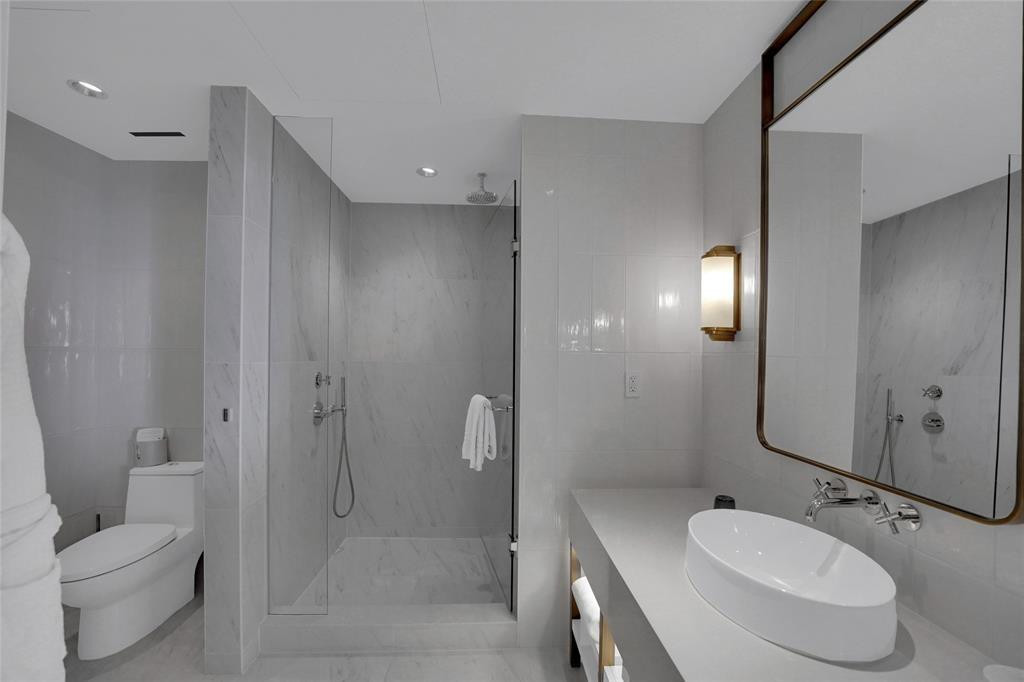 525 N Fort Lauderdale Bch #1204 Fort Lauderdale, FL 33304