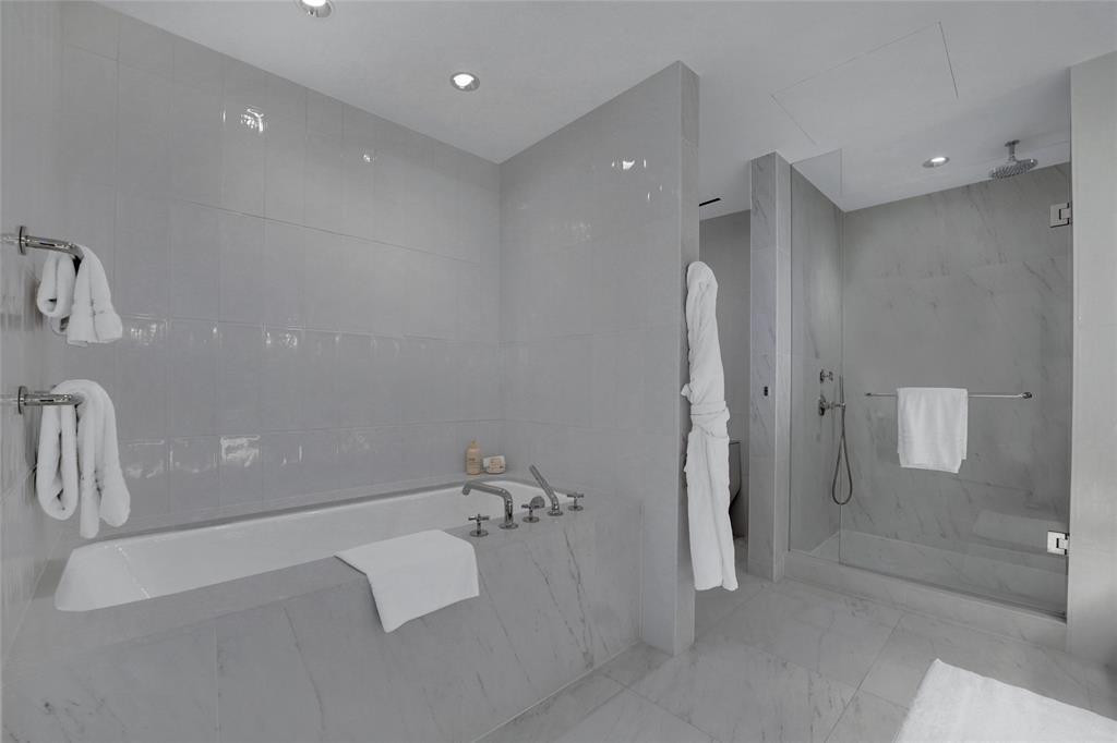 525 N Fort Lauderdale Bch #1204 Fort Lauderdale, FL 33304