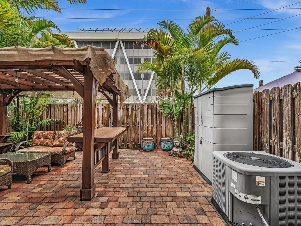 240 City Vw #240 Fort Lauderdale, FL 33311