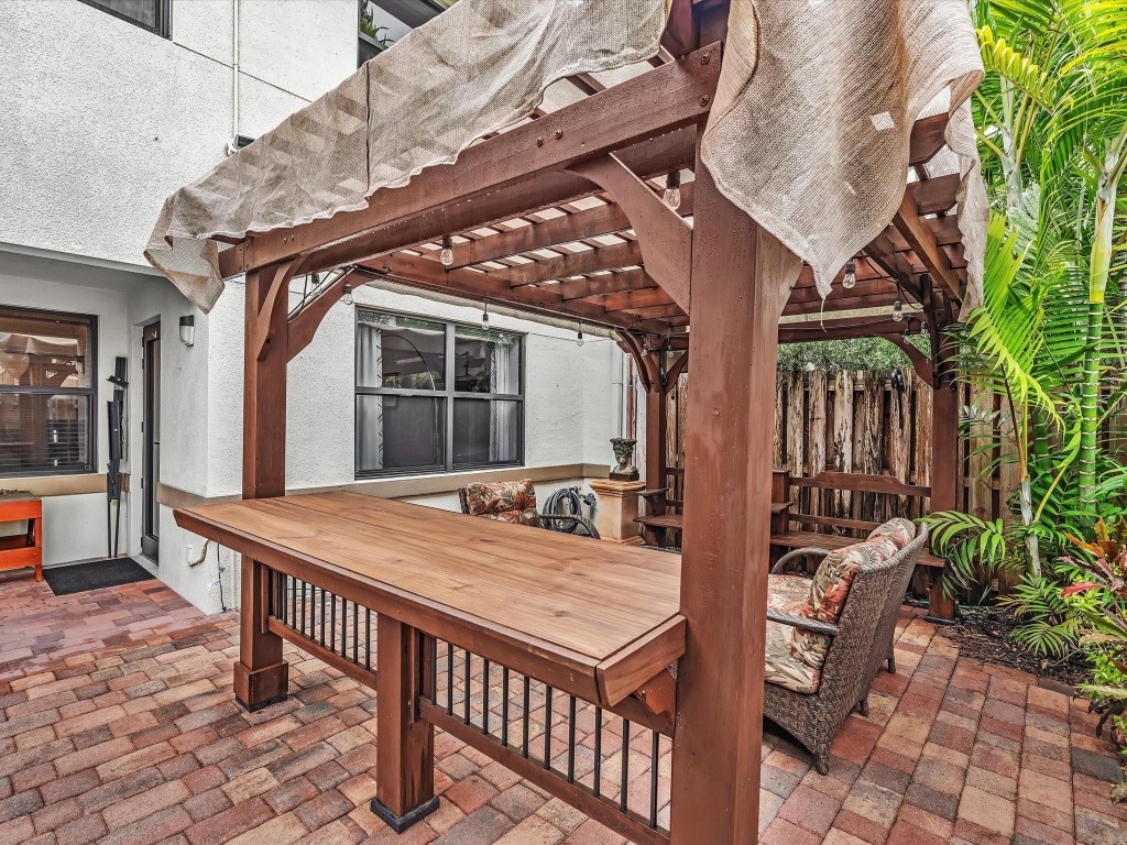 240 City Vw #240 Fort Lauderdale, FL 33311