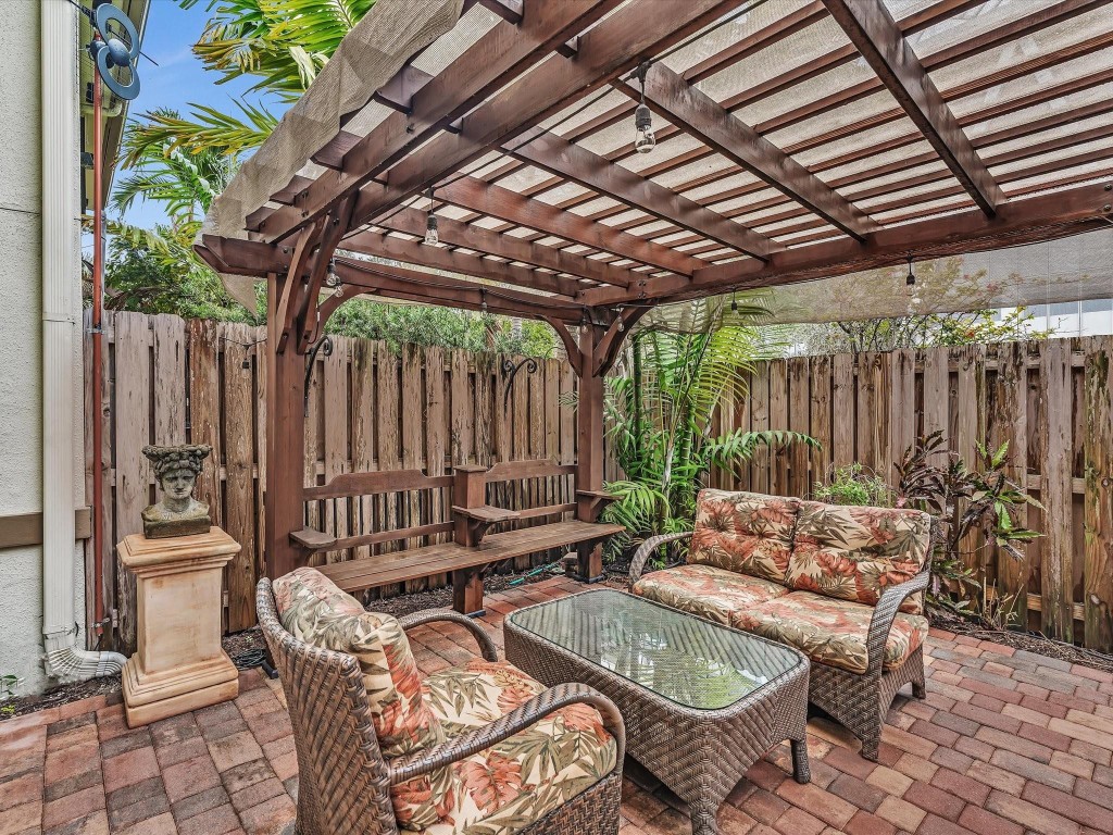 240 City Vw #240 Fort Lauderdale, FL 33311