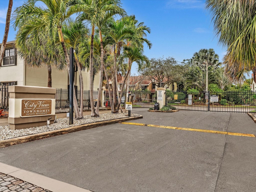 240 City Vw #240 Fort Lauderdale, FL 33311