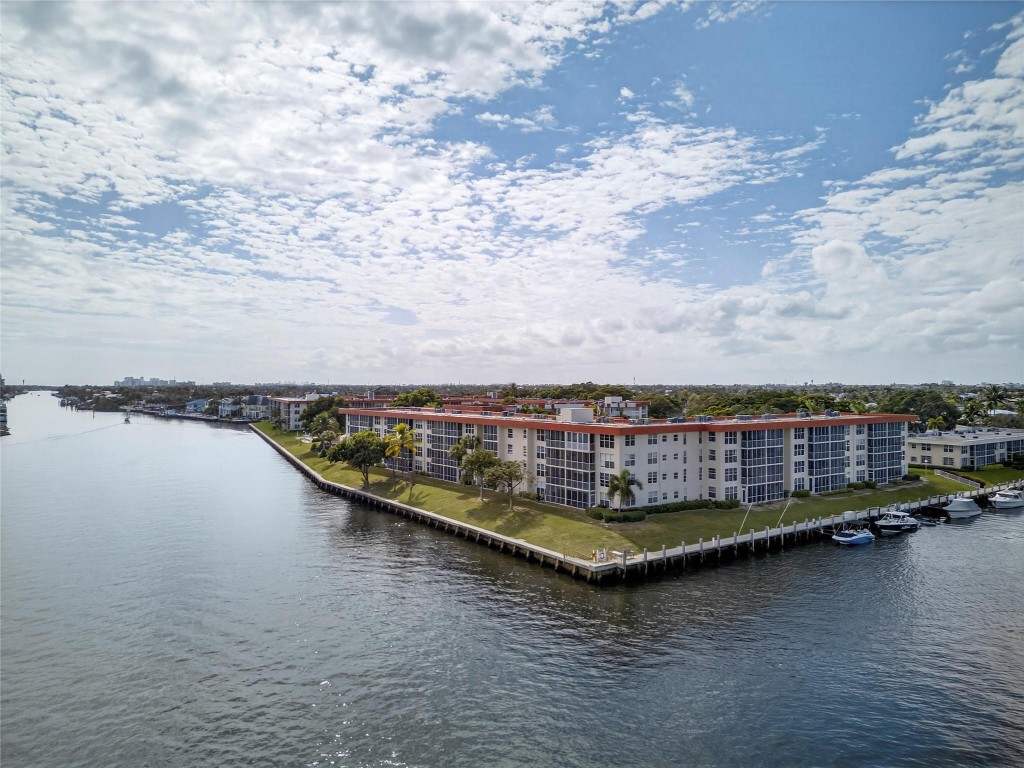 3180 NE 48th #412 Lighthouse Point, FL 33064