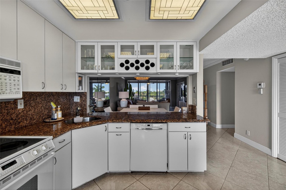 3180 NE 48th #412 Lighthouse Point, FL 33064