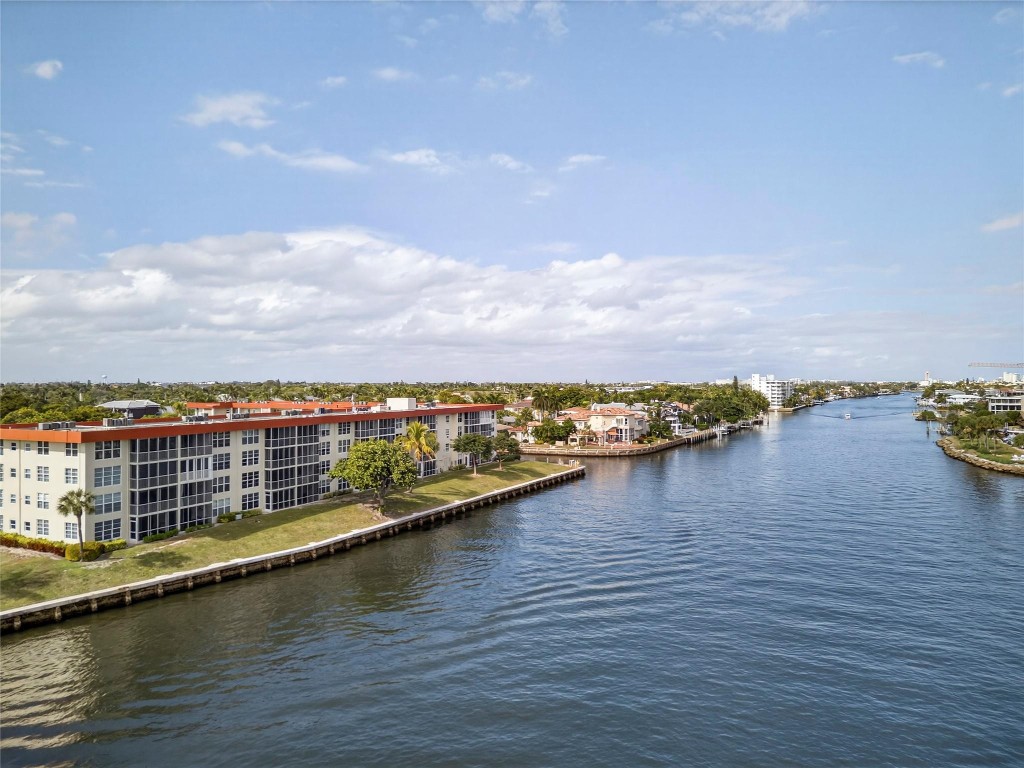 3180 NE 48th #412 Lighthouse Point, FL 33064