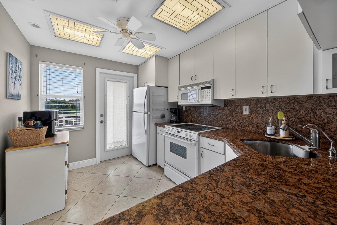 3180 NE 48th #412 Lighthouse Point, FL 33064