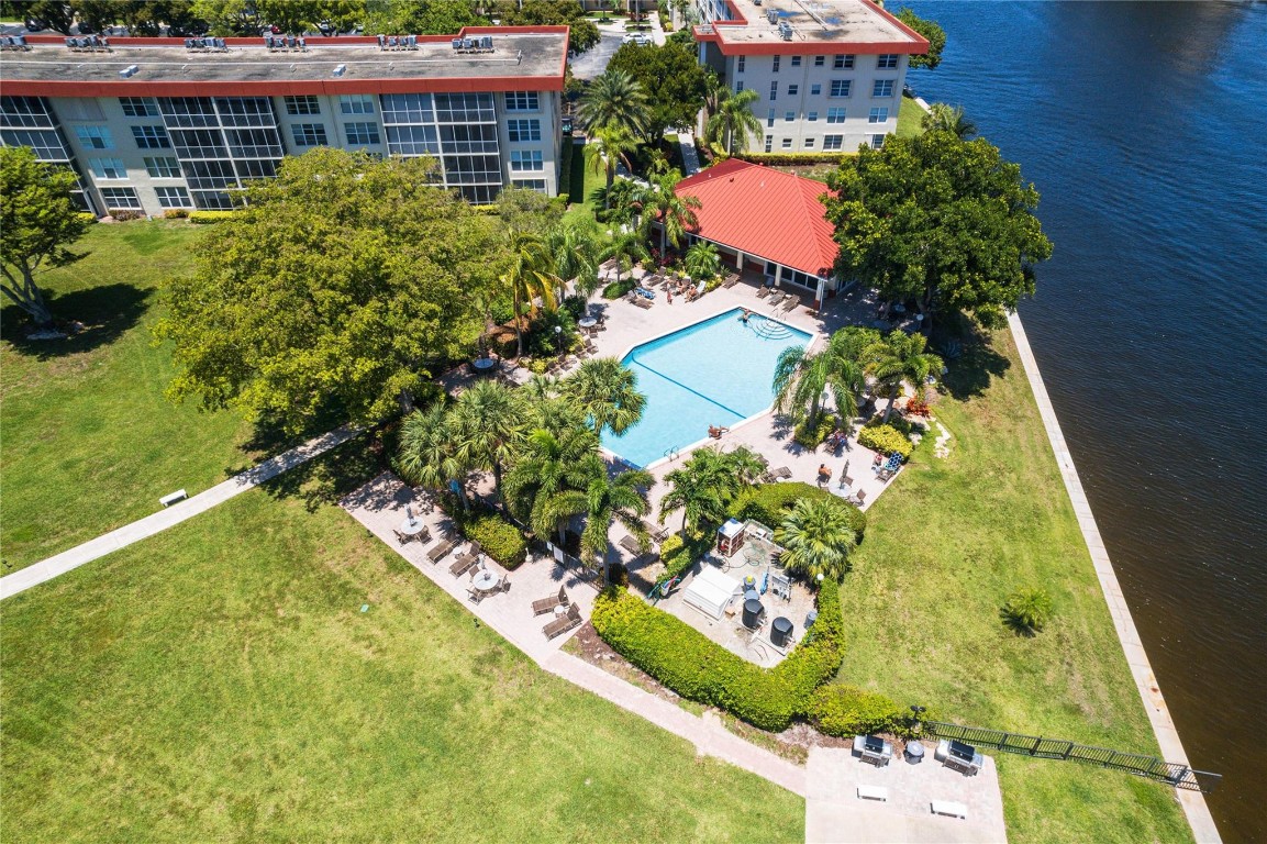 3180 NE 48th #412 Lighthouse Point, FL 33064