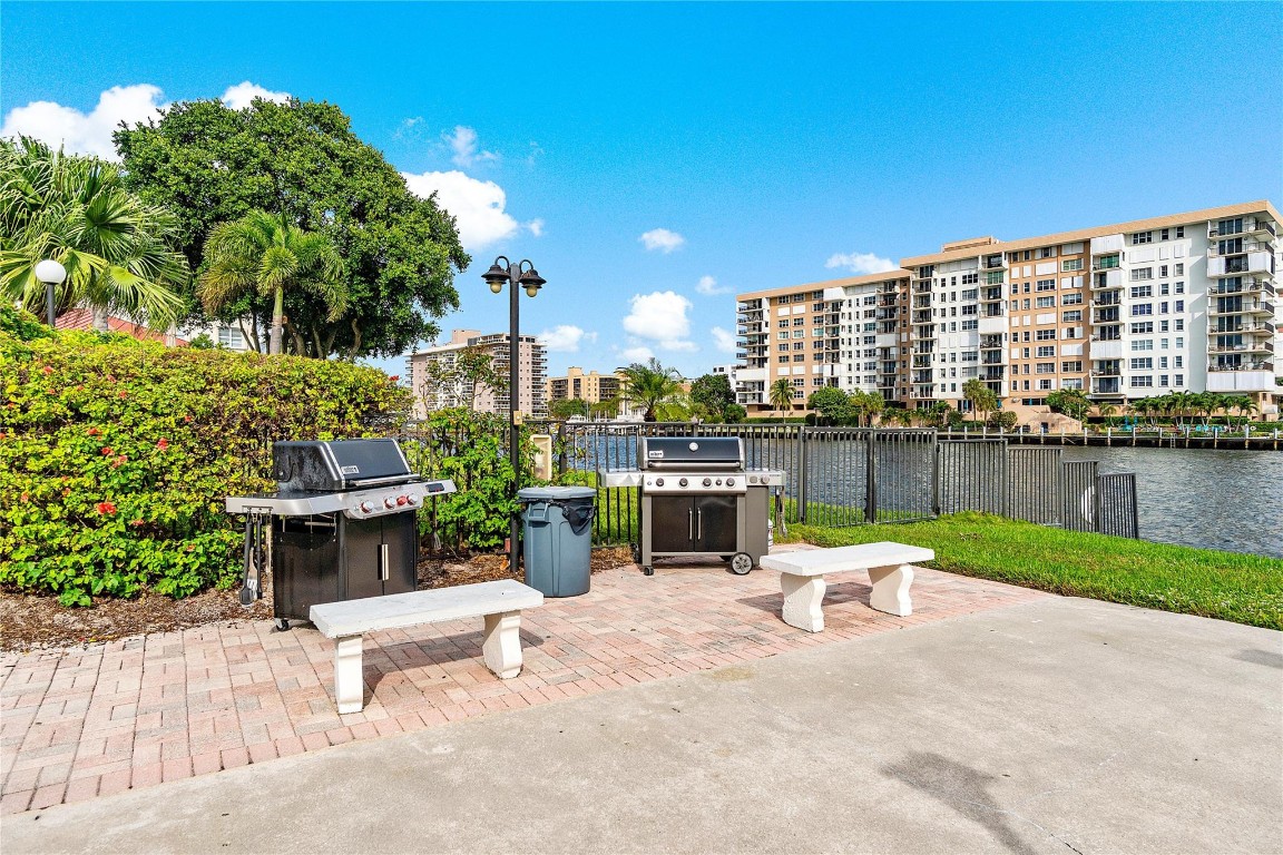 3180 NE 48th #412 Lighthouse Point, FL 33064
