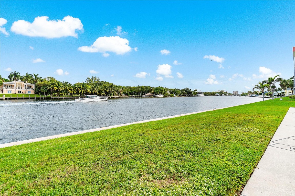 3180 NE 48th #412 Lighthouse Point, FL 33064