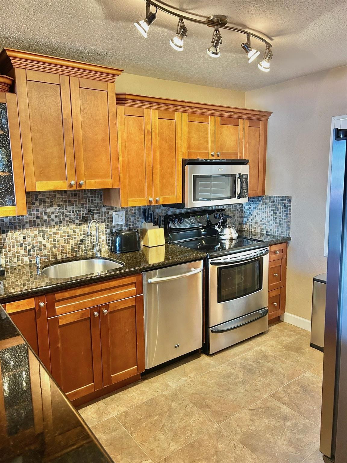 3180 NE 48th #215 Lighthouse Point, FL 33064