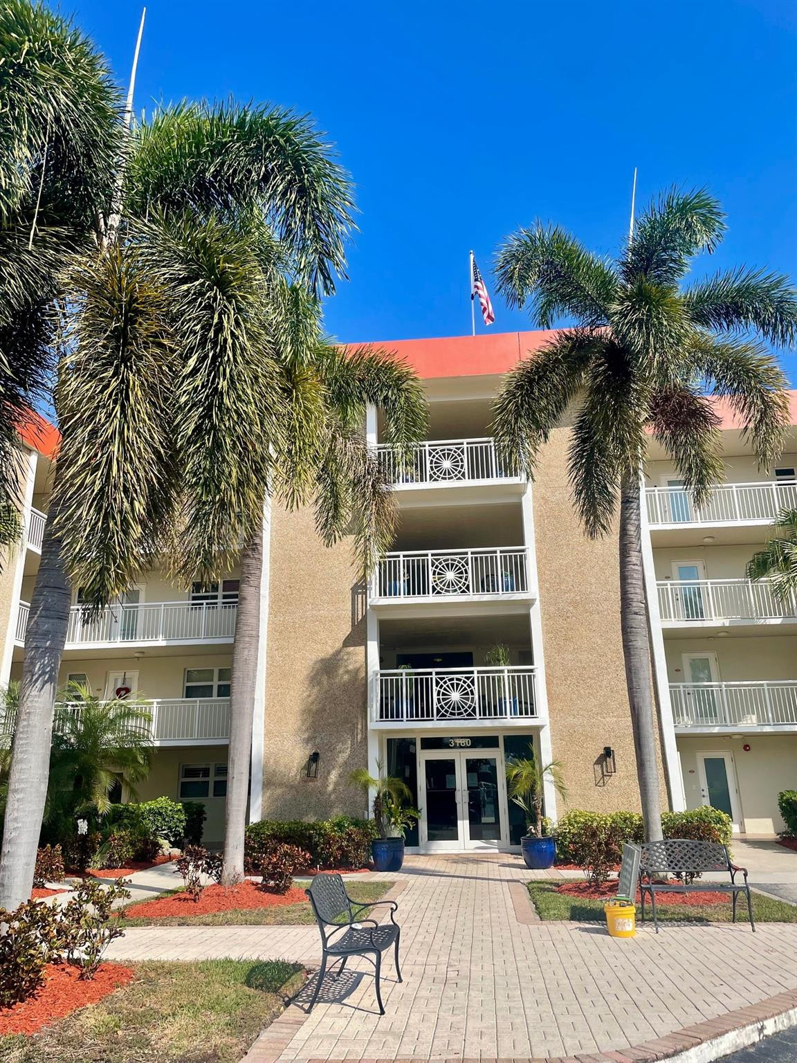 3180 NE 48th #215 Lighthouse Point, FL 33064