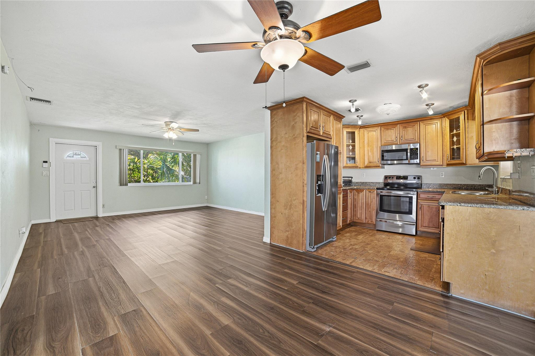 2241 SW 38th Fort Lauderdale, FL 33312