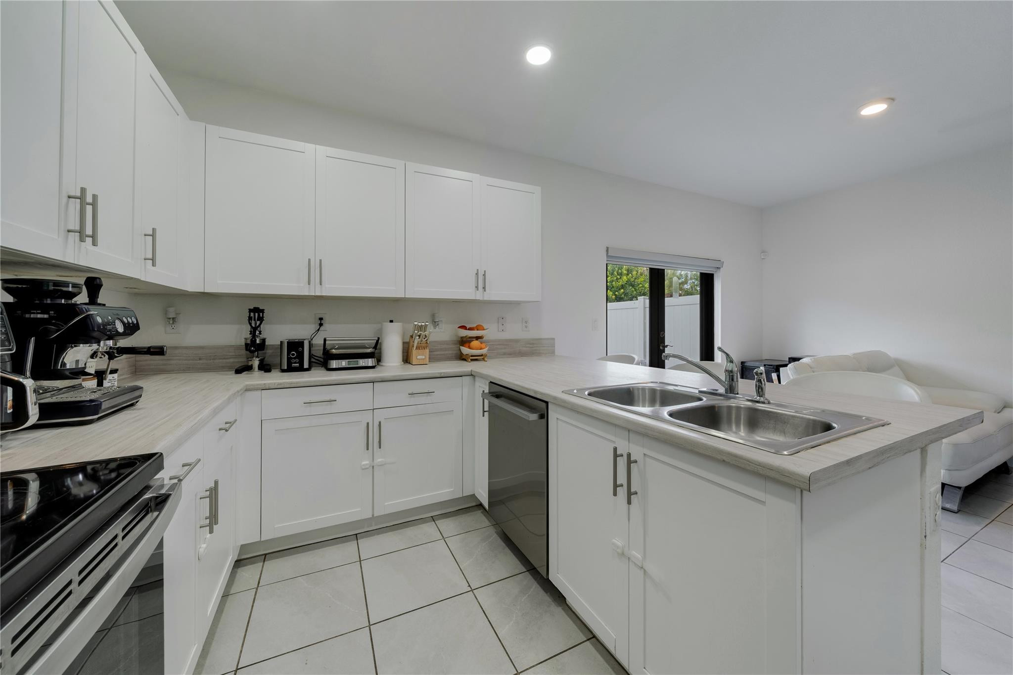 11392 W 34th Hialeah, FL 33018